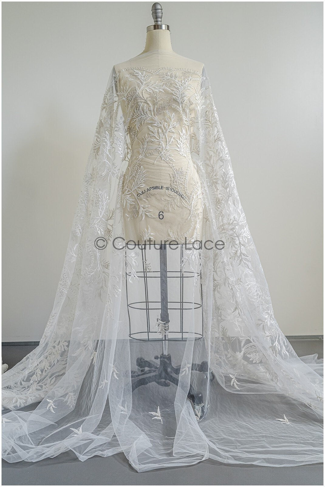 Wunderschöner Perlen Spitzenstoff Off-White Silber/ Couture Spitzenstoff mit Perlen & Pailletten/ Brautspitze mit Ästen & Blättern// L22-422SI