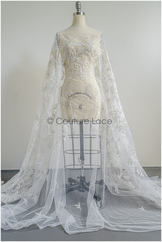 Wunderschöner Perlen Spitzenstoff Off-White Silber/ Couture Spitzenstoff mit Perlen & Pailletten/ Brautspitze mit Ästen & Blättern// L22-422SI