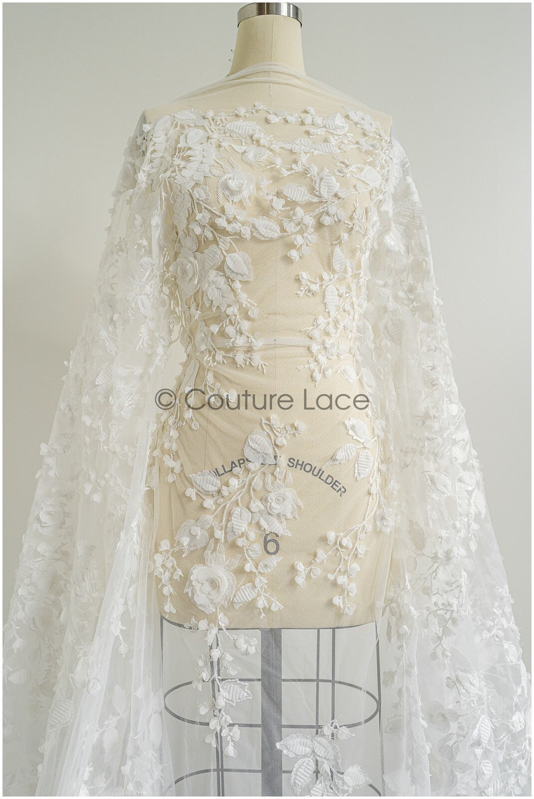 Wunderschöner floraler Spitzenstoff mit 3D Blumen/ Braut Couture Spitzenstoff mit Pailletten/ Brautspitze mit 3D Blumen// L22-441