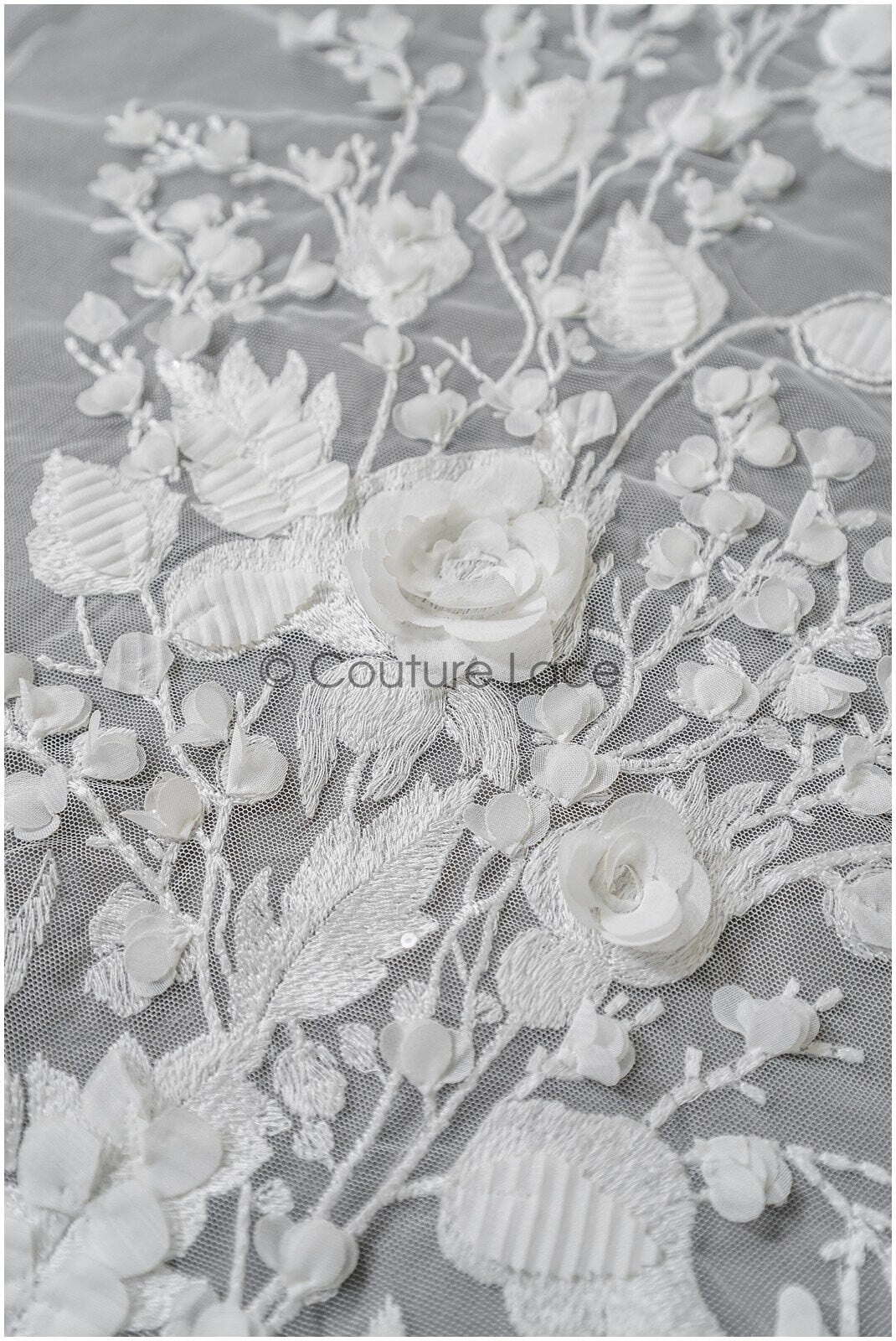 Wunderschöner floraler Spitzenstoff mit 3D Blumen/ Braut Couture Spitzenstoff mit Pailletten/ Brautspitze mit 3D Blumen// L22-441