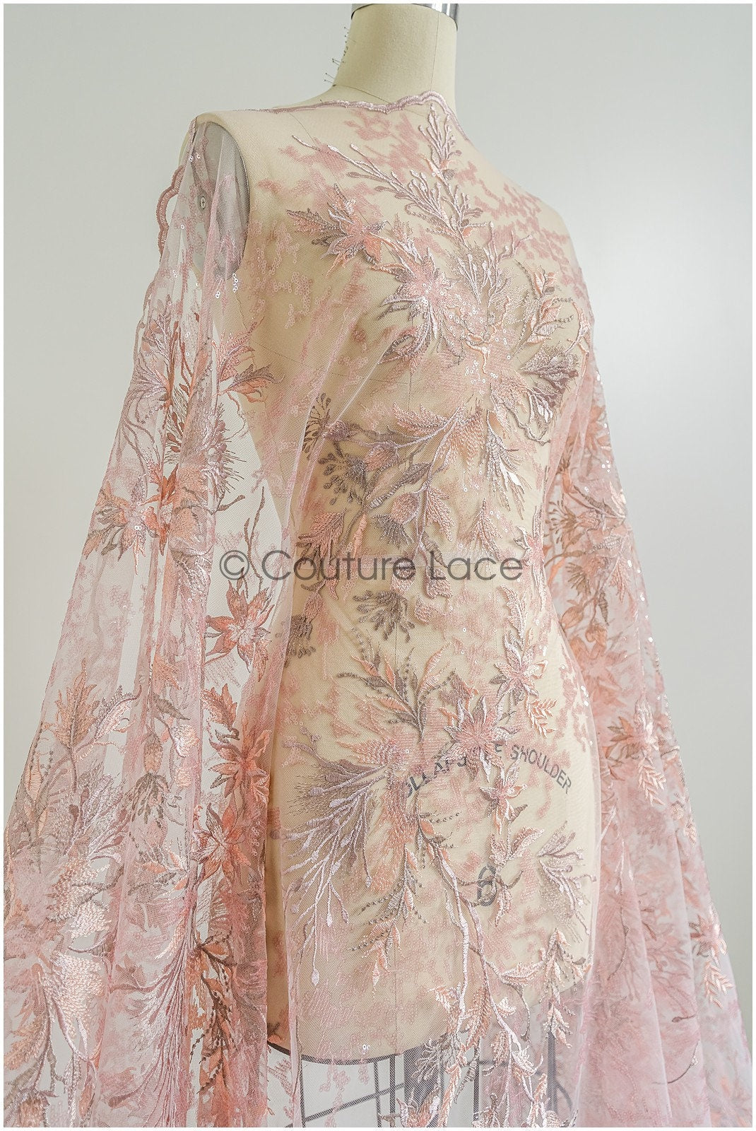 romantischer rosa-rosa Spitzenstoff mit floralem Muster/ floraler Couture Spitzenstoff/ lachsfarbener bestickter Spitzenstoff// L22-443