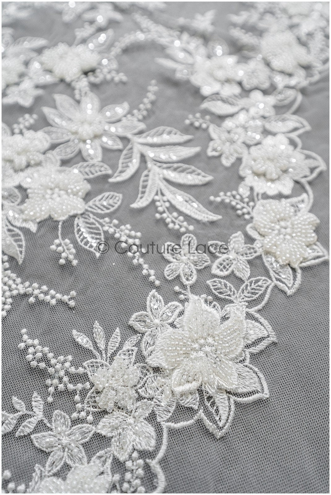 Wunderschöner 3D Blumen Spitzenstoff Off-White/ Braut Couture Spitzenstoff/ 3D Brautspitze mit Ästen & Blättern// L22-452