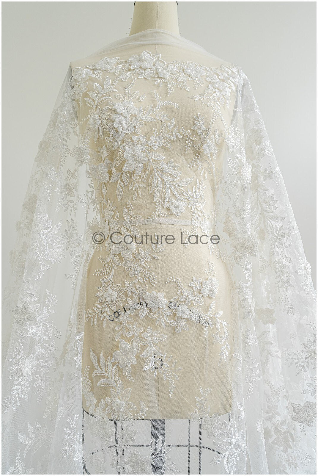 Wunderschöner 3D Blumen Spitzenstoff Off-White/ Braut Couture Spitzenstoff/ 3D Brautspitze mit Ästen & Blättern// L22-452