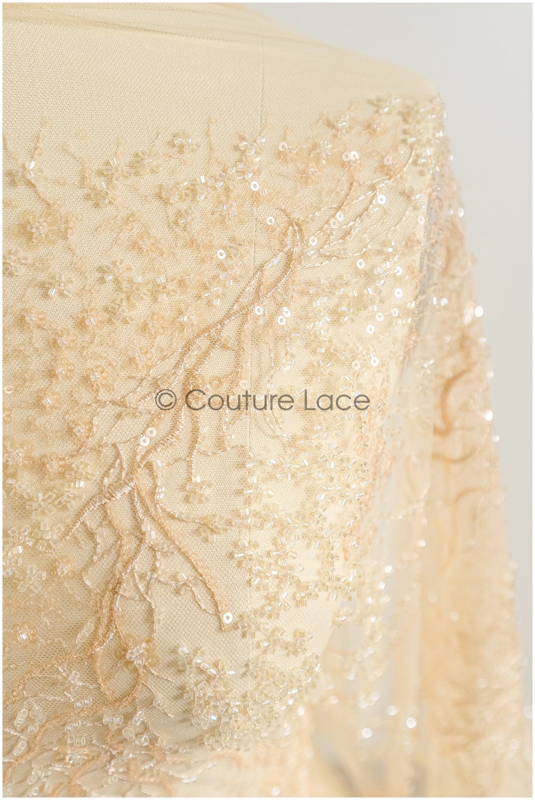 Wunderschöner Champagner Perlen Spitzenstoff mit kleinen Blättern, Couture Spitzenstoff mit Perlen und Pailletten, Champagner Perlenstoff// L22-484