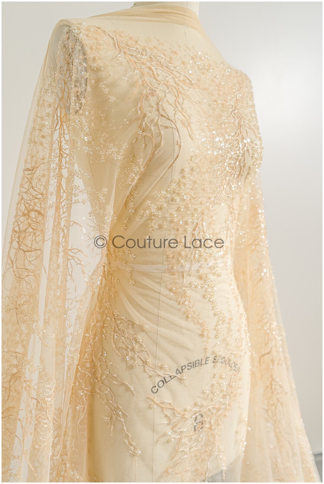 Wunderschöner Champagner Perlen Spitzenstoff mit kleinen Blättern, Couture Spitzenstoff mit Perlen und Pailletten, Champagner Perlenstoff// L22-484