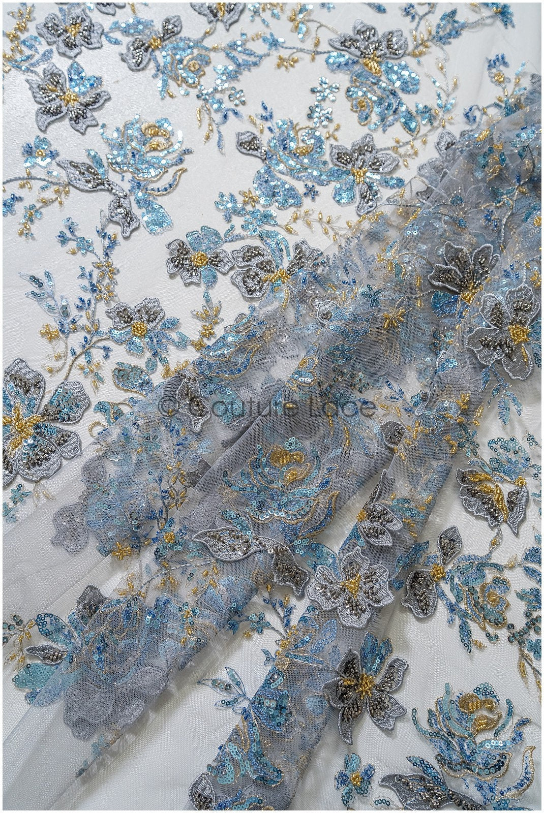 Wunderschöner blau gelber Spitzenstoff mit Blumen, Couture Spitzenstoff mit Perlen und Pailletten, blau goldfarbener Spitzenstoff// L22-483