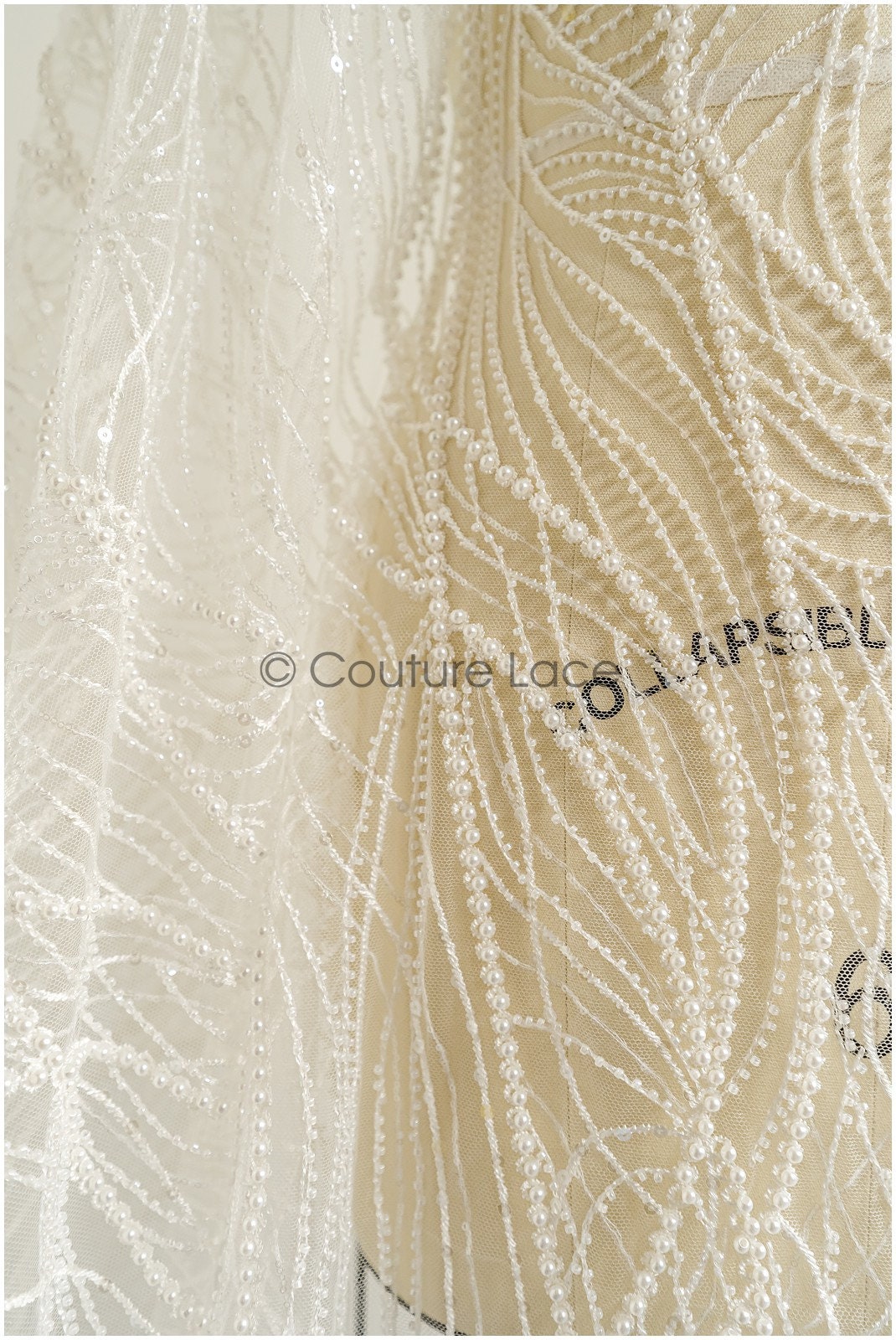 Wunderschöner Perlen Spitzenstoff mit geschwungenen Linien/ Couture Spitzenstoff mit Perlen & Pailletten/ Brautspitze Off-White// L22-481