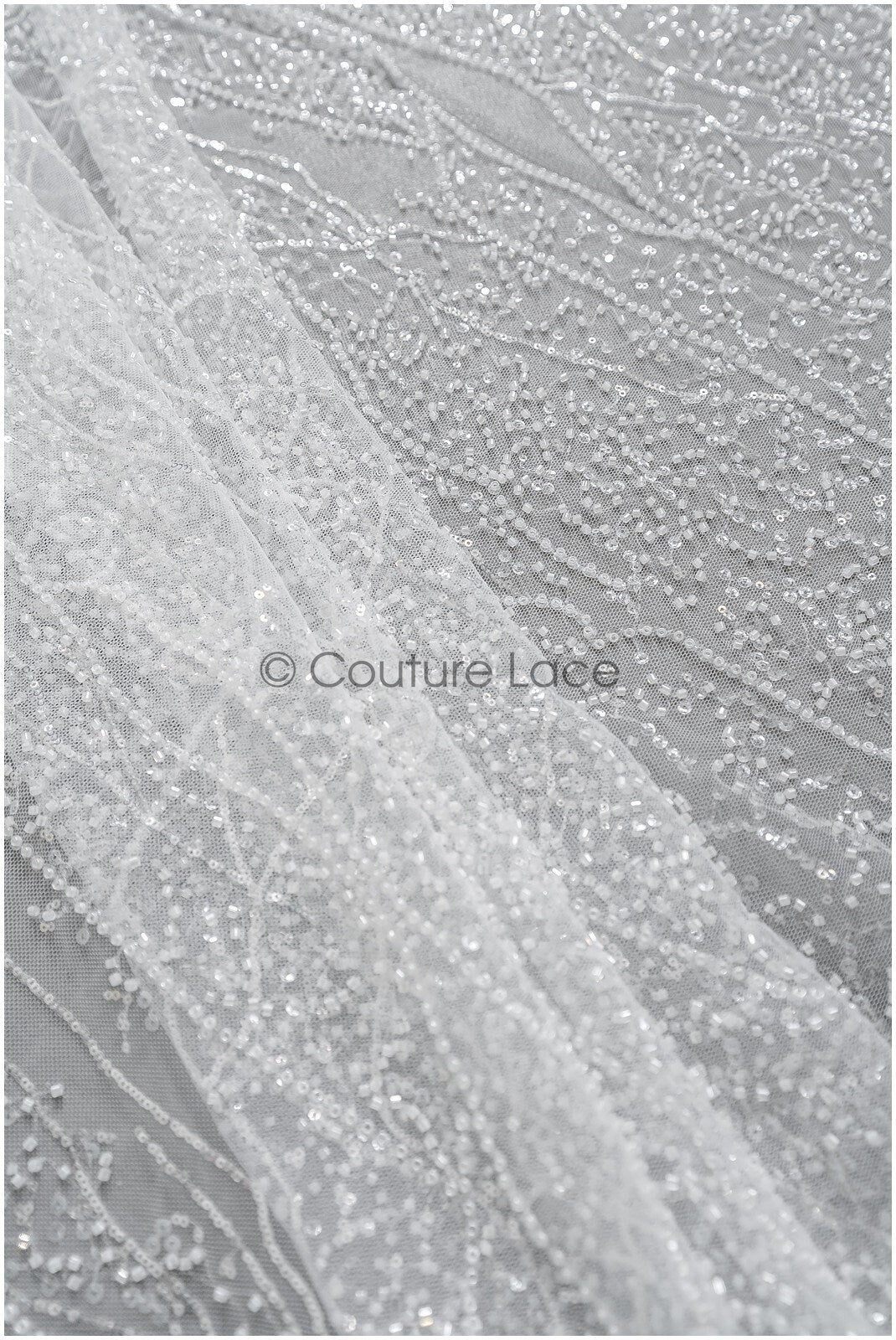 Wunderschöner Perlen Spitzenstoff mit Linien/ Couture Spitzenstoff mit Perlen & Pailletten/ Brautspitze// L22-459