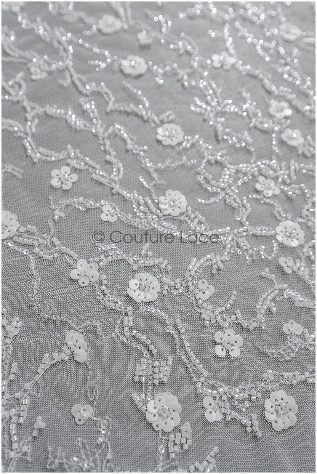 Wunderschöner Spitzenstoff mit Linien/ Couture Spitzenstoff mit Perlen & Pailletten/ Brautspitze mit Ästen & Linien// L22-461