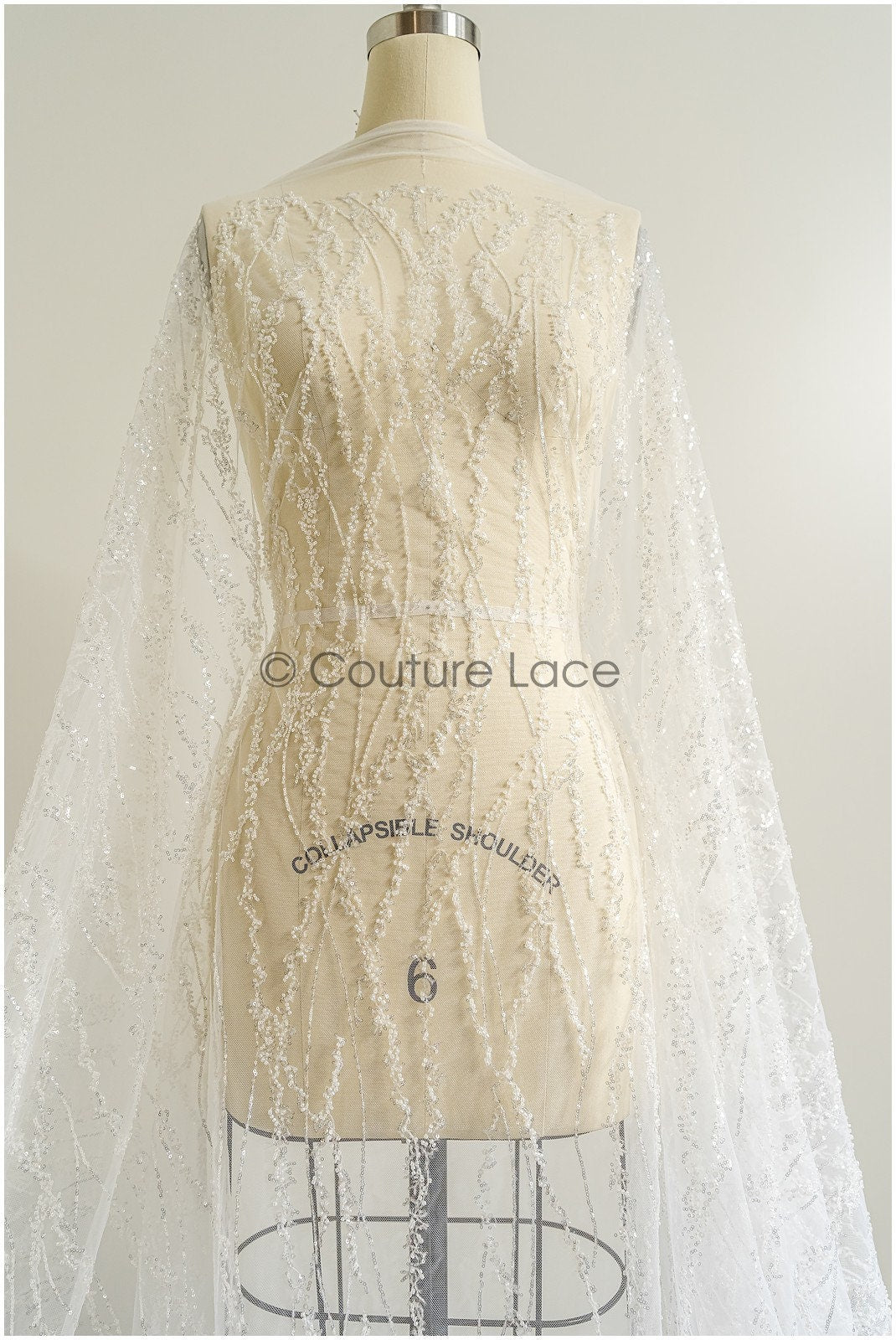 Wunderschöner Perlen Spitzenstoff mit Linien/ Couture Spitzenstoff mit Perlen & Pailletten/ Brautspitze Off-White// L22-467