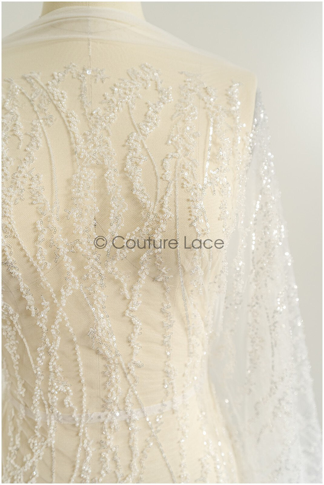 Wunderschöner Perlen Spitzenstoff mit Linien/ Couture Spitzenstoff mit Perlen & Pailletten/ Brautspitze Off-White// L22-467