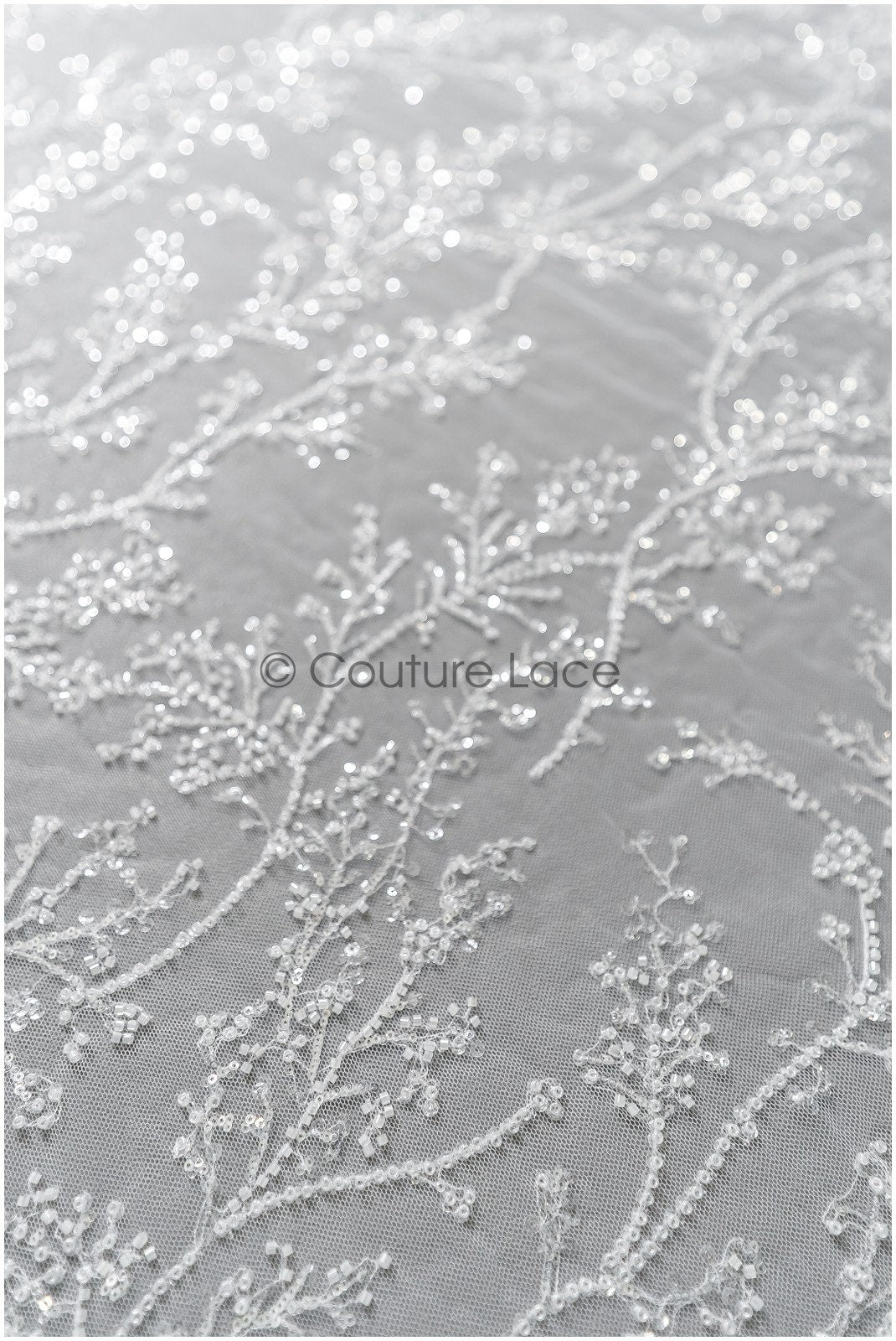 Wunderschöner Perlen Spitzenstoff mit feinen Blättern/ Couture Spitzenstoff mit Perlen & Pailletten/ Brautspitze Off-White// L22-469