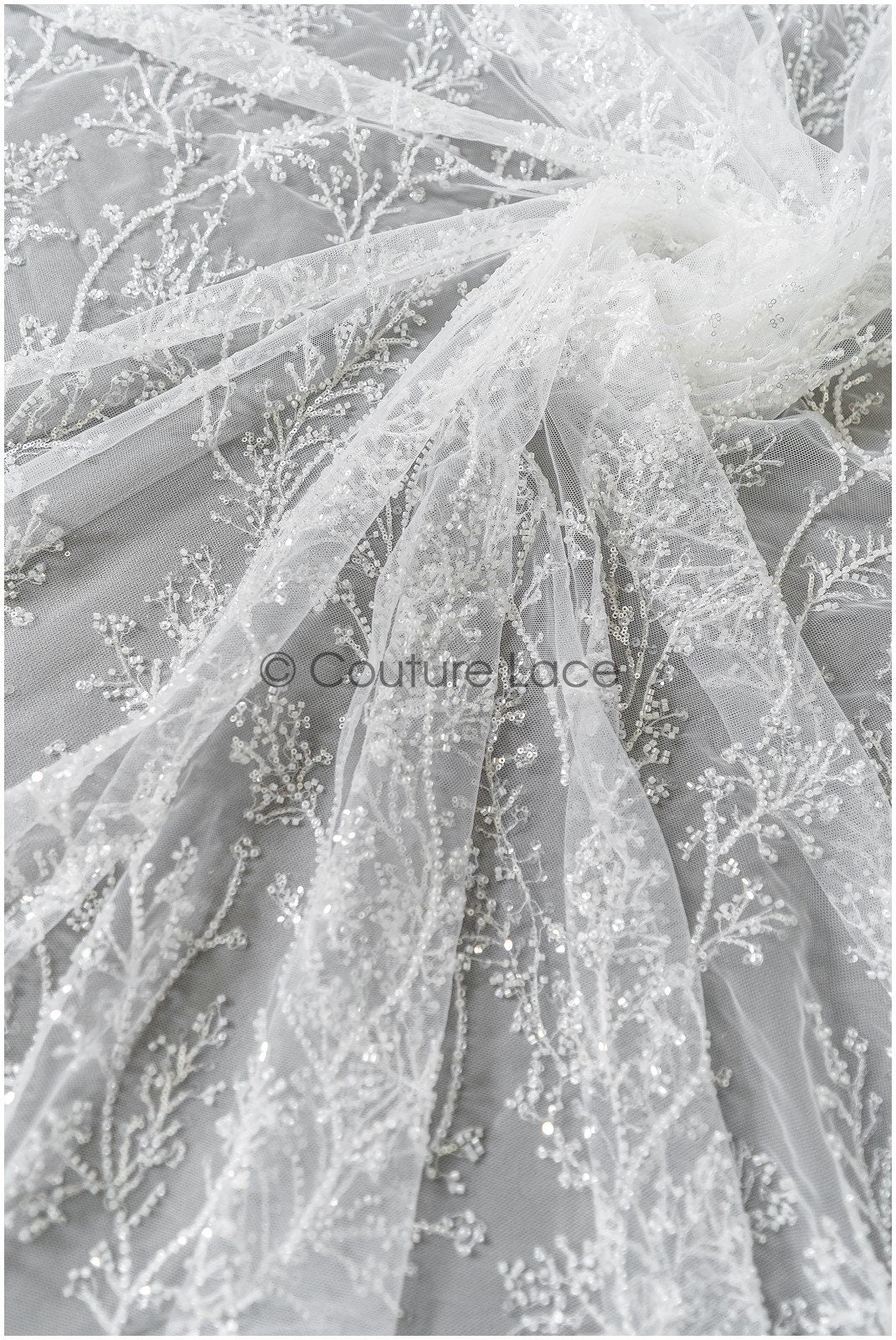 Wunderschöner Perlen Spitzenstoff mit feinen Blättern/ Couture Spitzenstoff mit Perlen & Pailletten/ Brautspitze Off-White// L22-469