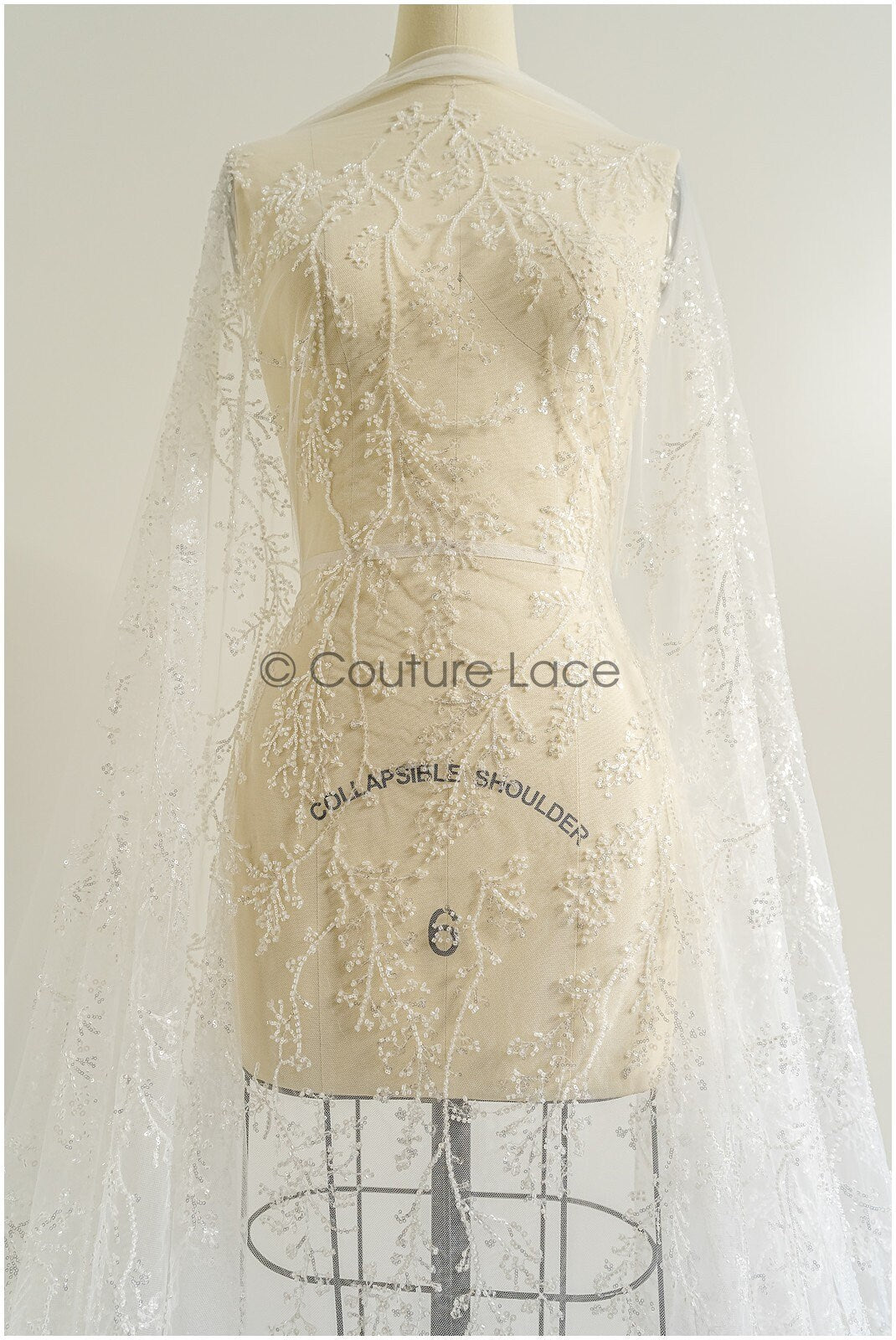 Wunderschöner Perlen Spitzenstoff mit feinen Blättern/ Couture Spitzenstoff mit Perlen & Pailletten/ Brautspitze Off-White// L22-469