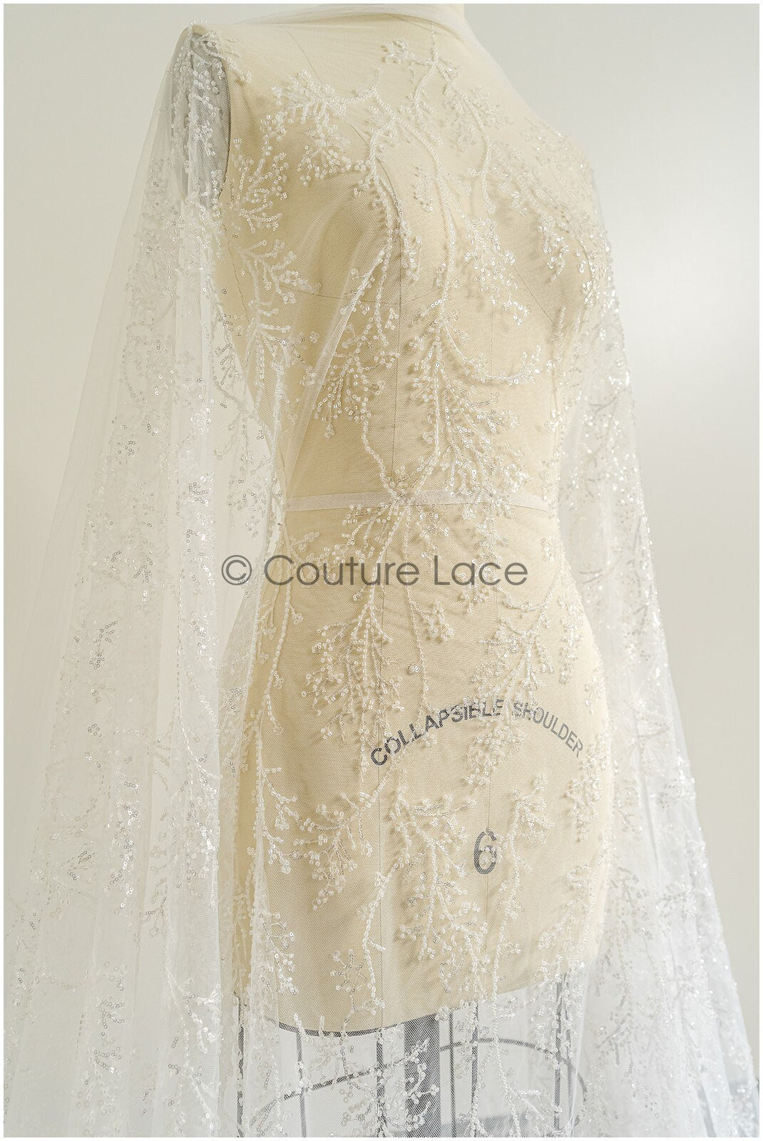 Wunderschöner Perlen Spitzenstoff mit feinen Blättern/ Couture Spitzenstoff mit Perlen & Pailletten/ Brautspitze Off-White// L22-469