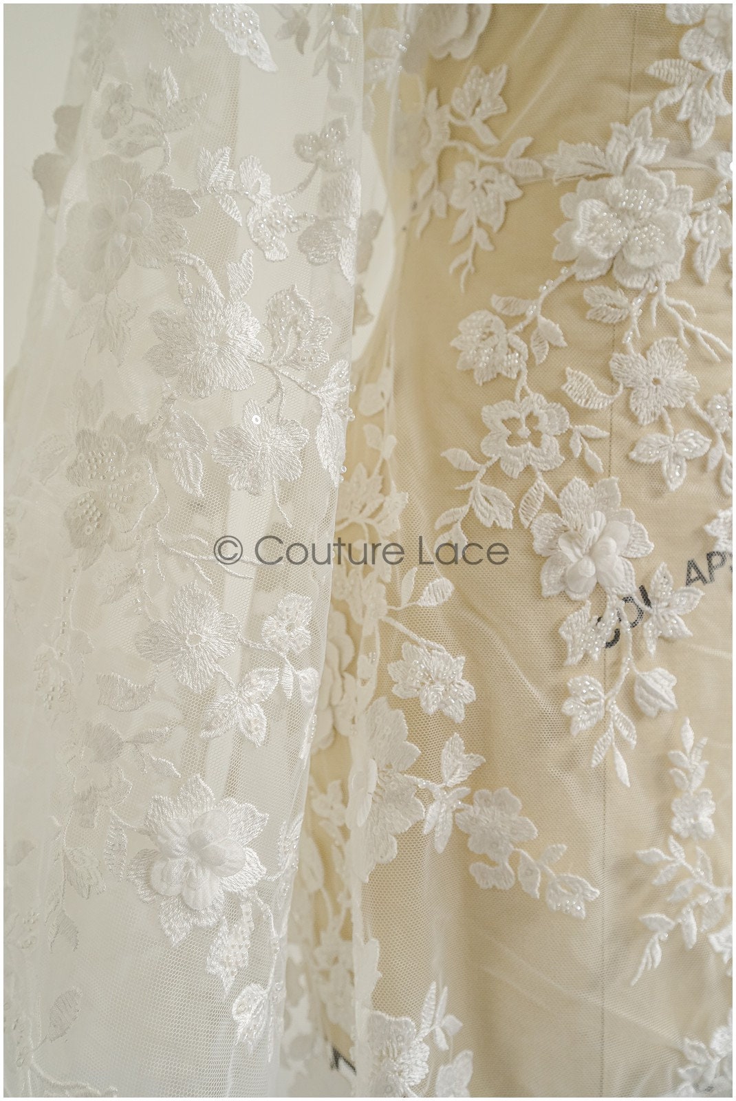 Wunderschöner 3D Blumen Spitzenstoff/ Braut Couture Spitzenstoff Off-White/ 3D Brautspitze mit Perlen/ Brautspitze// L22-471