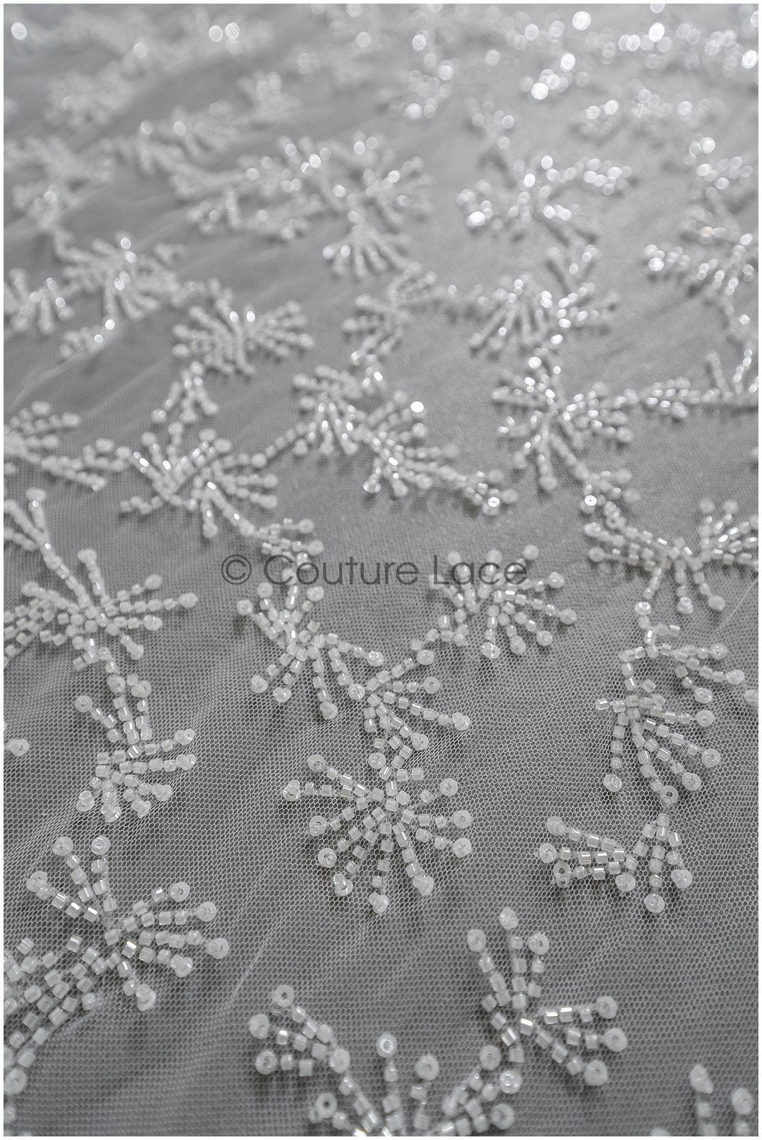 Wunderschöner Perlen Spitzenstoff/ Couture Spitzenstoff mit Perlen & Pailletten/ Brautspitze Off-Whitte// L22-474