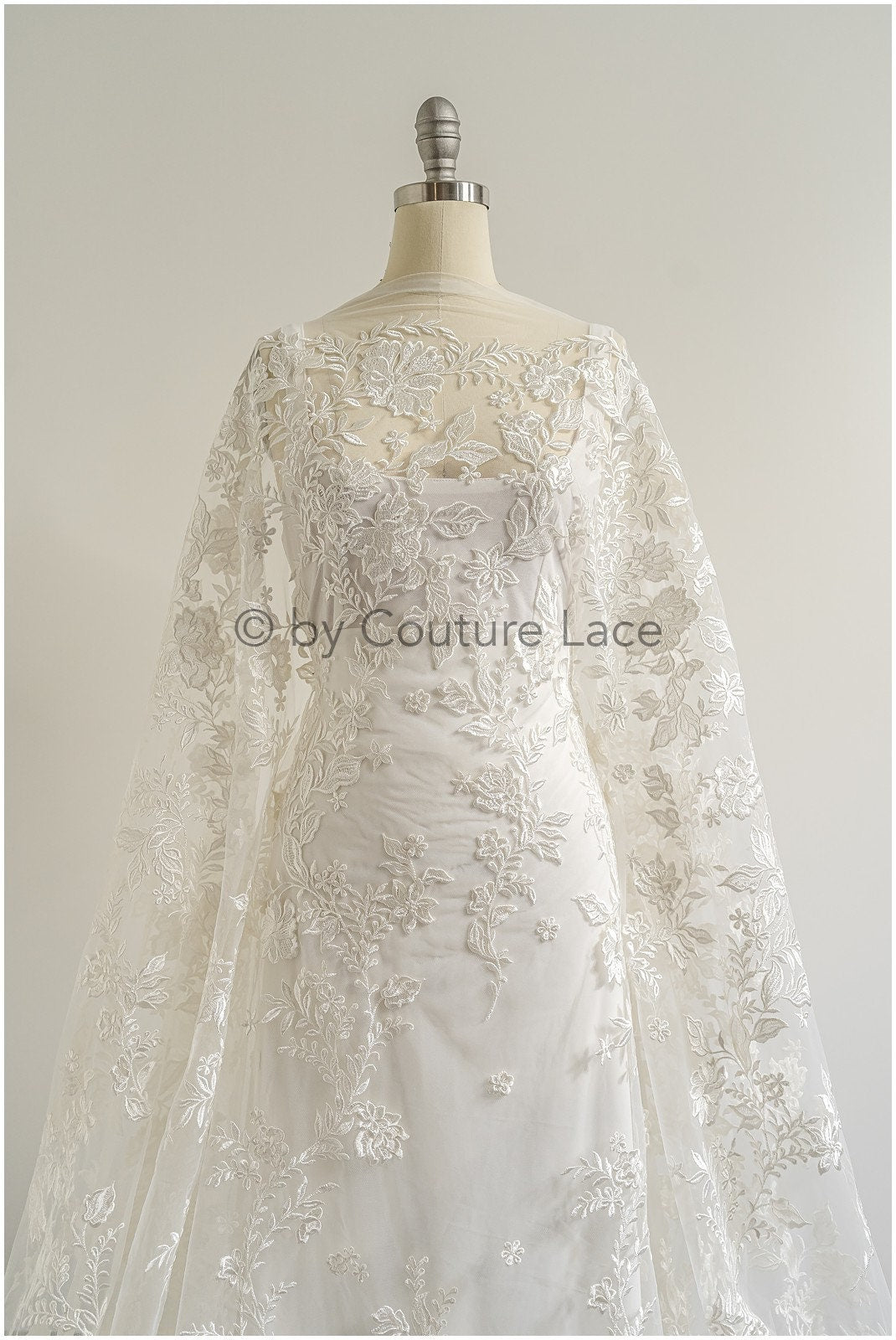 Romantischer Braut Spitzenstoff mit Blumenmuster/ florale Couture Spitze Off-White/ bestickte Spitze// L22-493