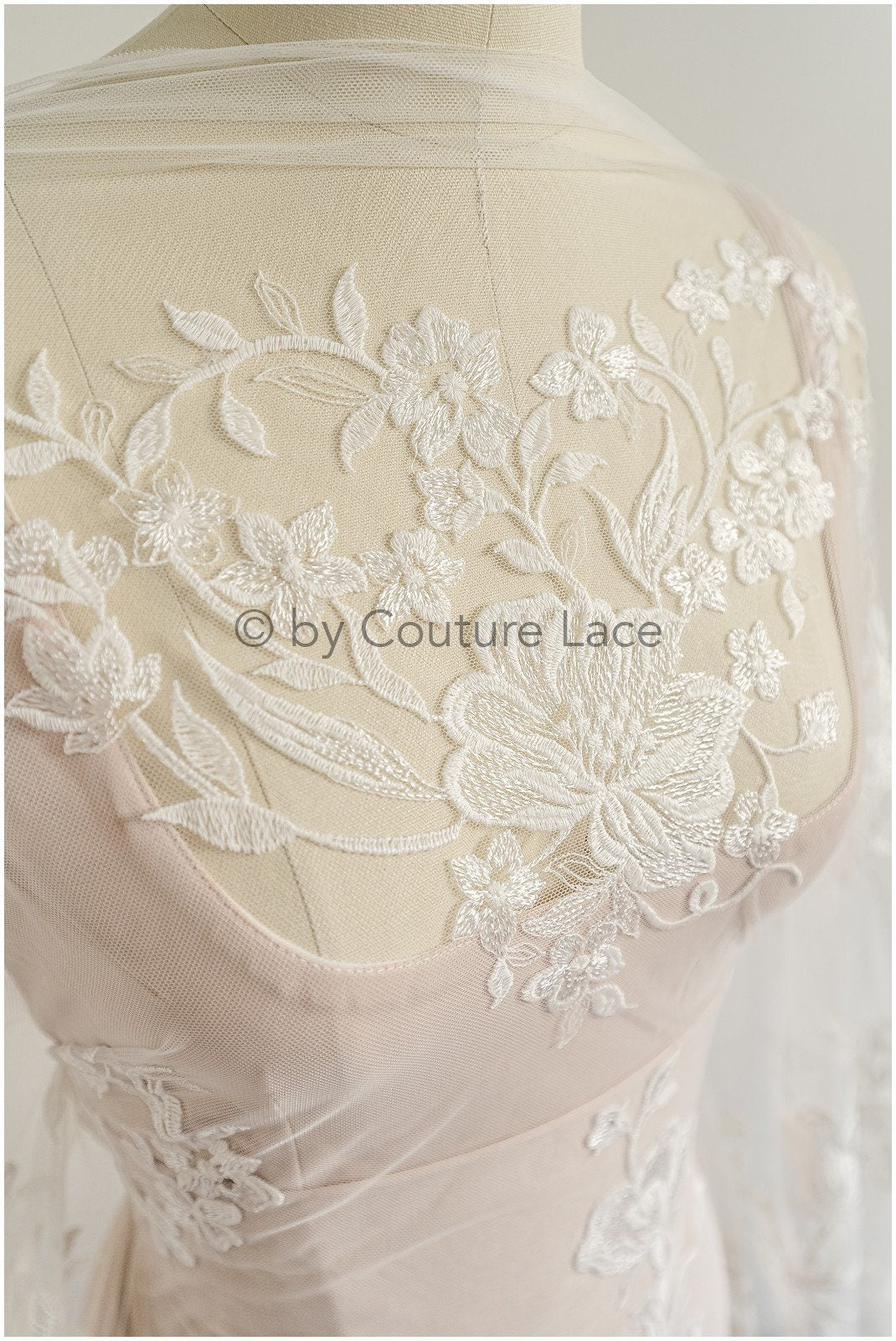 Romantischer Braut Spitzenstoff/ Blumen Spitze Off-White/ floraler Couture Spitzenstoff/ bestickte Spitze// L22-497