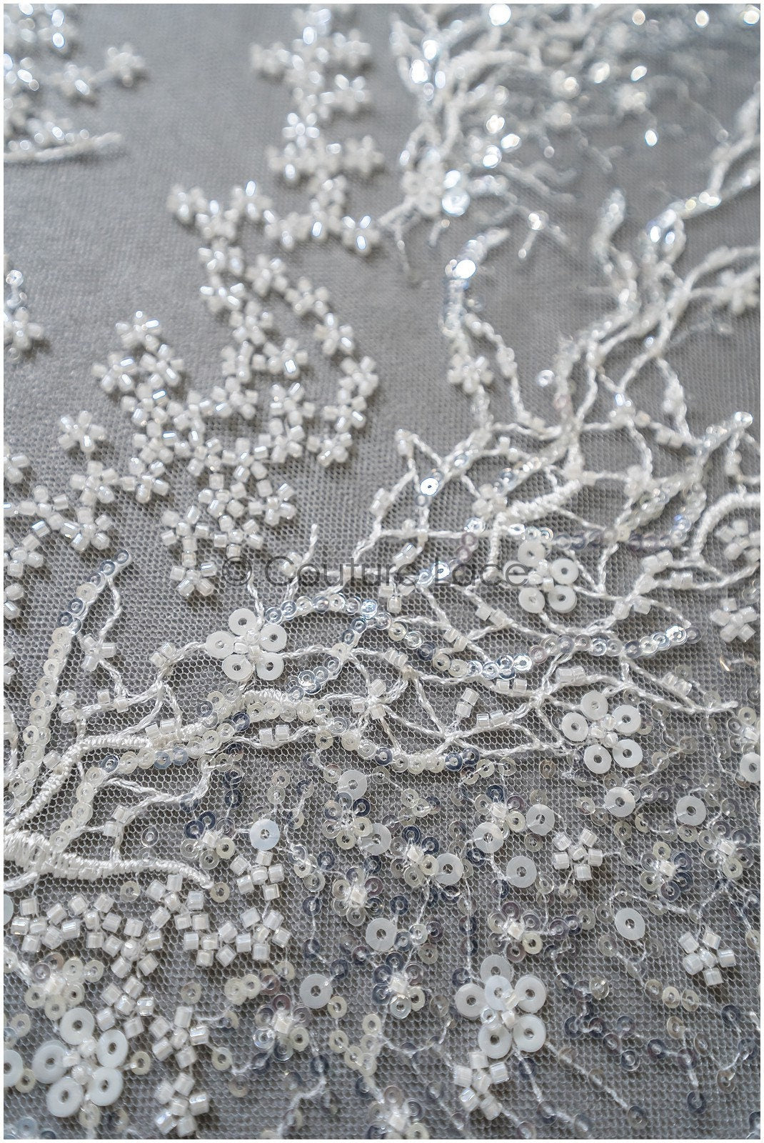 Perlen Spitzenstoff mit kleinen Blättern/ Couture Spitzenstoff mit Perlen & Pailletten/ L22-487-REST-1.3YDS