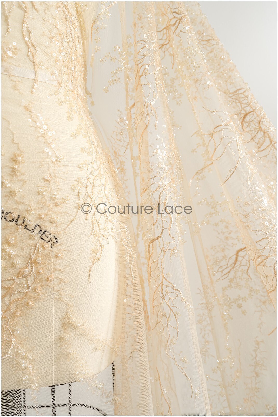 Wunderschöner Champagner Perlen Spitzenstoff mit kleinen Blättern, Couture Spitzenstoff mit Perlen und Pailletten, Champagner Perlenstoff// L22-484