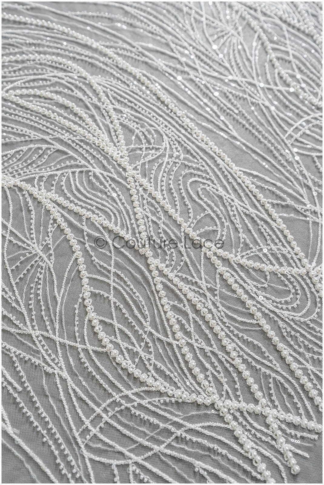 Wunderschöner Perlen Spitzenstoff mit geschwungenen Linien/ Couture Spitzenstoff mit Perlen & Pailletten/ Brautspitze Off-White// L22-481