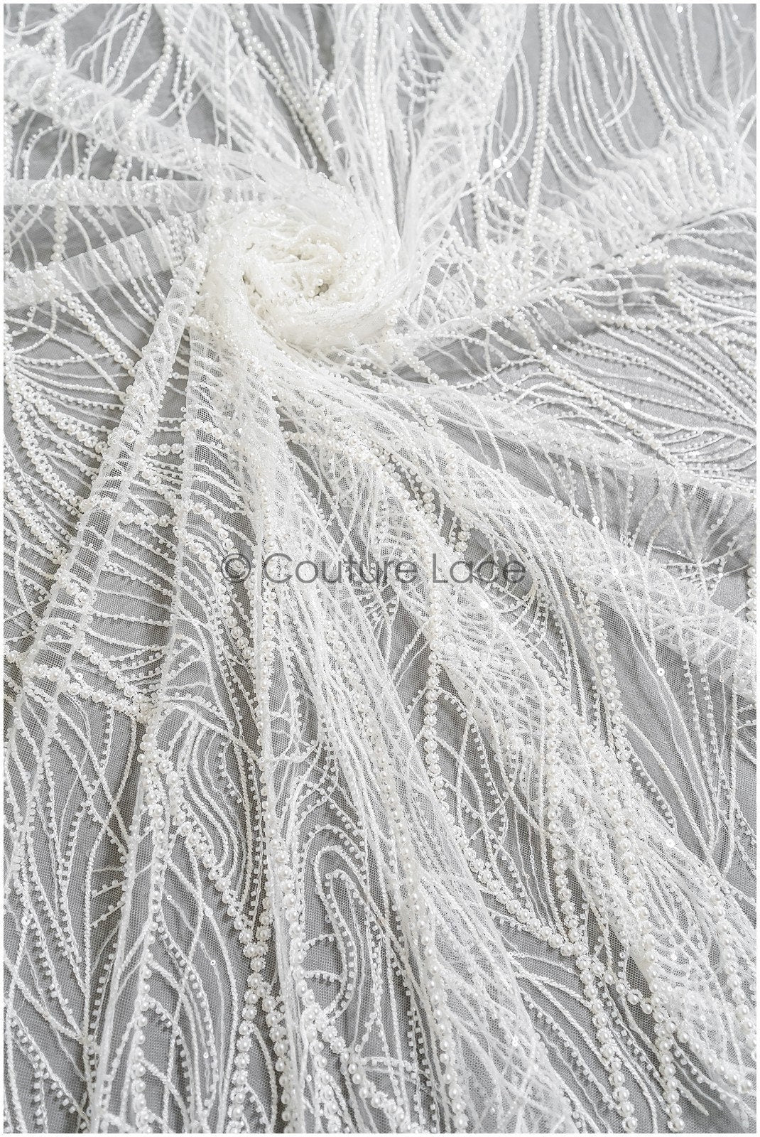 Wunderschöner Perlen Spitzenstoff mit geschwungenen Linien/ Couture Spitzenstoff mit Perlen & Pailletten/ Brautspitze Off-White// L22-481