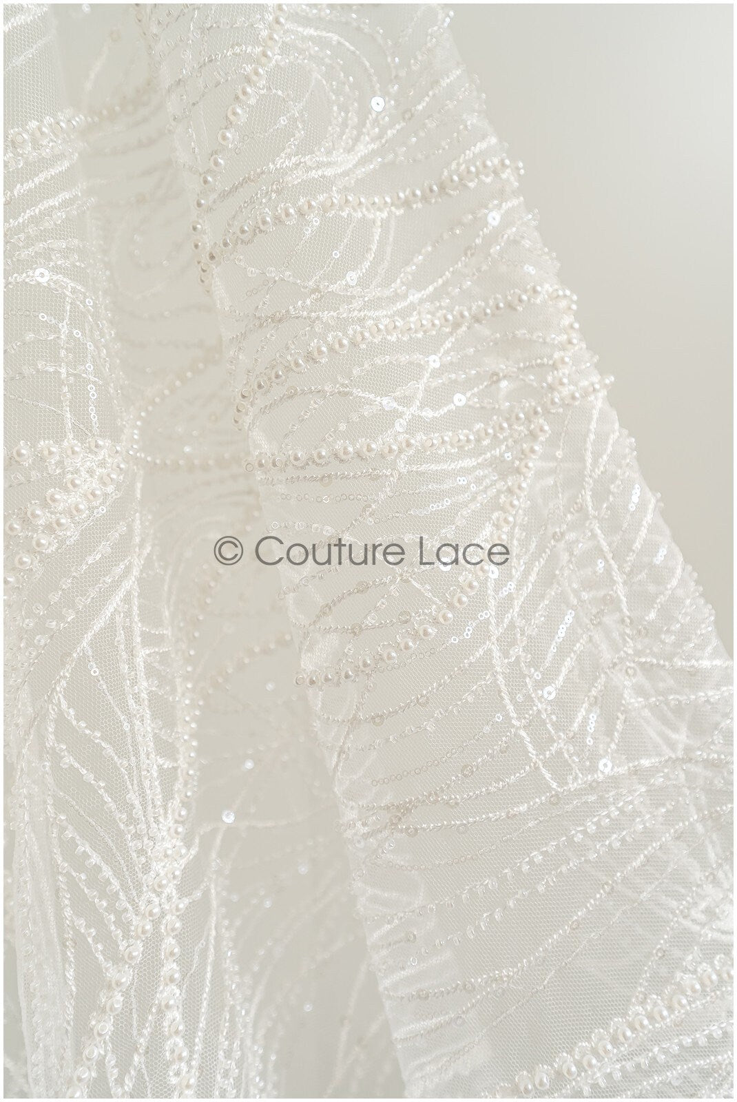 Wunderschöner Perlen Spitzenstoff mit geschwungenen Linien/ Couture Spitzenstoff mit Perlen & Pailletten/ Brautspitze Off-White// L22-481