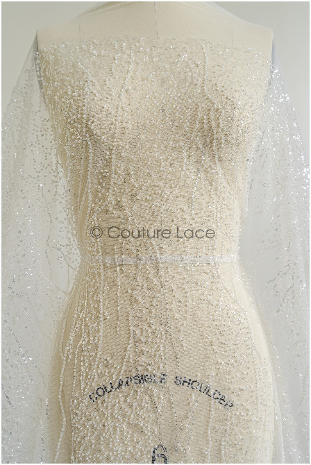 Wunderschöner Perlen Spitzenstoff mit Linien/ Couture Spitzenstoff mit Perlen & Pailletten/ Brautspitze// L22-459