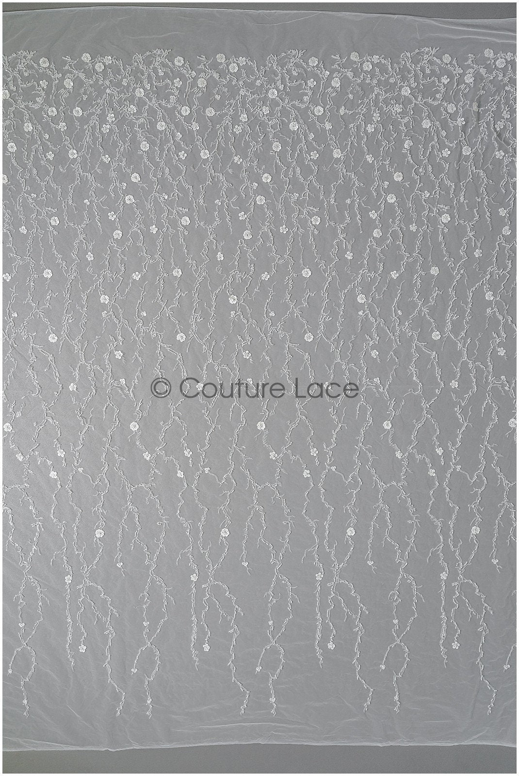 Wunderschöner Spitzenstoff mit Linien/ Couture Spitzenstoff mit Perlen & Pailletten/ Brautspitze mit Ästen & Linien// L22-461