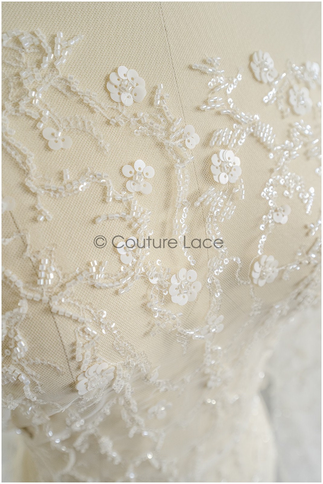 Wunderschöner Spitzenstoff mit Linien/ Couture Spitzenstoff mit Perlen & Pailletten/ Brautspitze mit Ästen & Linien// L22-461