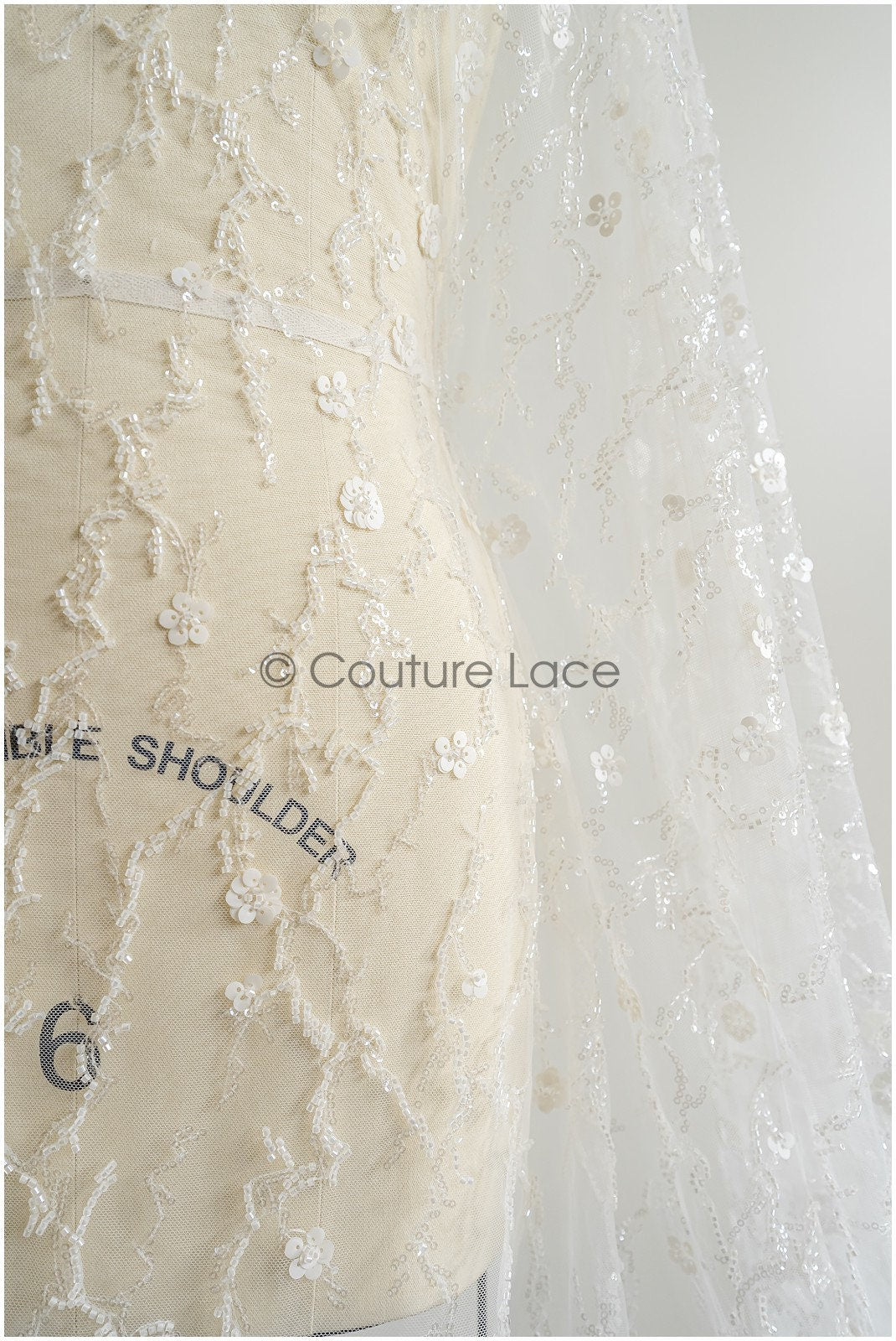 Wunderschöner Spitzenstoff mit Linien/ Couture Spitzenstoff mit Perlen & Pailletten/ Brautspitze mit Ästen & Linien// L22-461