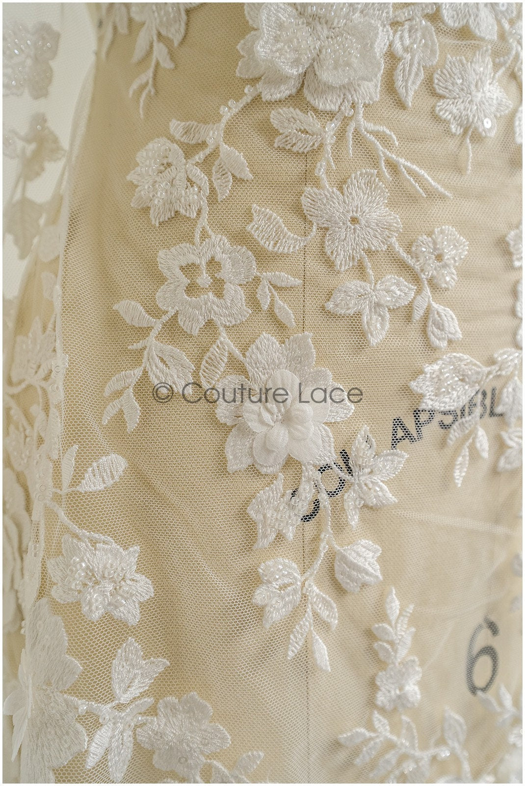 Wunderschöner 3D Blumen Spitzenstoff/ Braut Couture Spitzenstoff Off-White/ 3D Brautspitze mit Perlen/ Brautspitze// L22-471