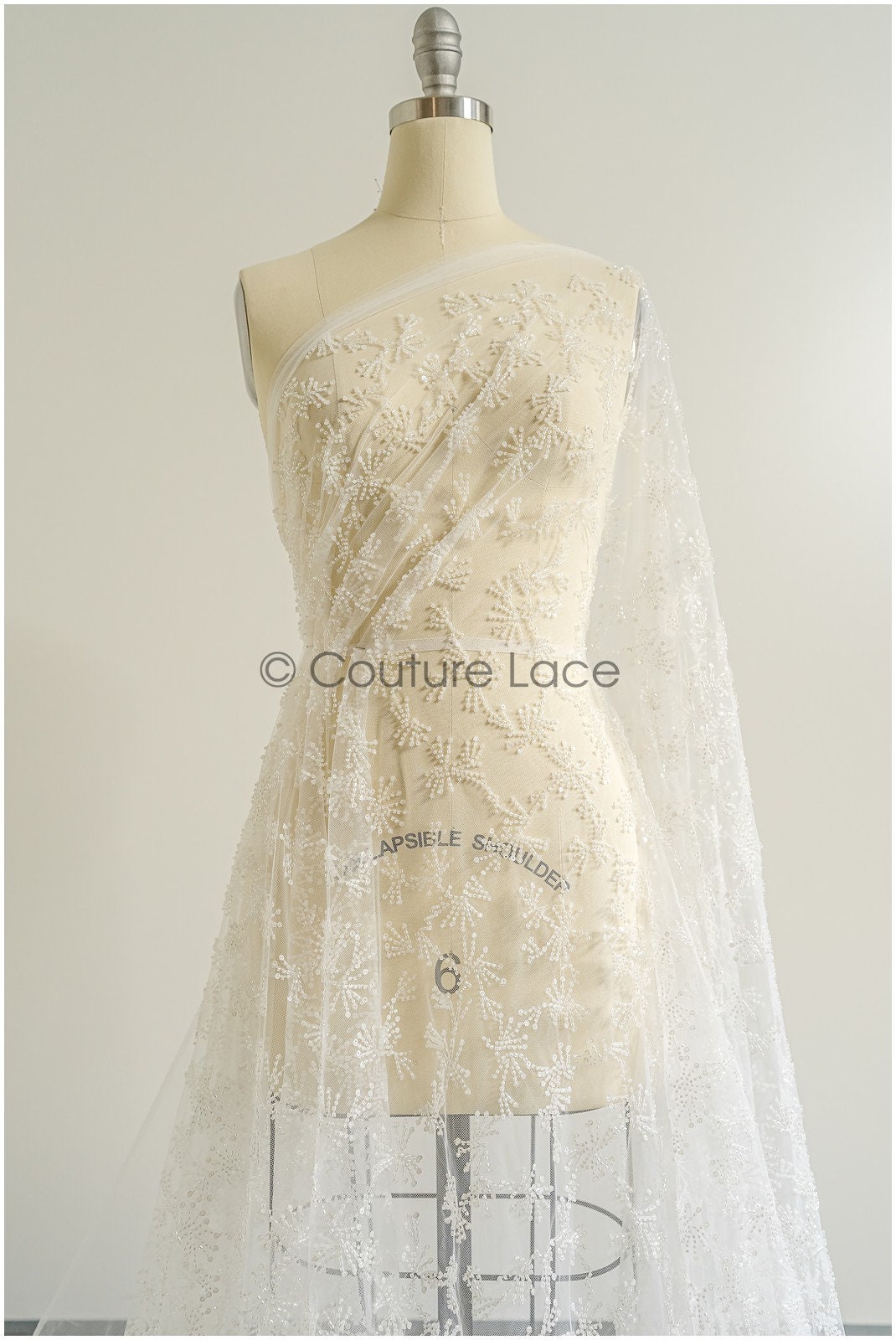 Wunderschöner Perlen Spitzenstoff/ Couture Spitzenstoff mit Perlen & Pailletten/ Brautspitze Off-Whitte// L22-474