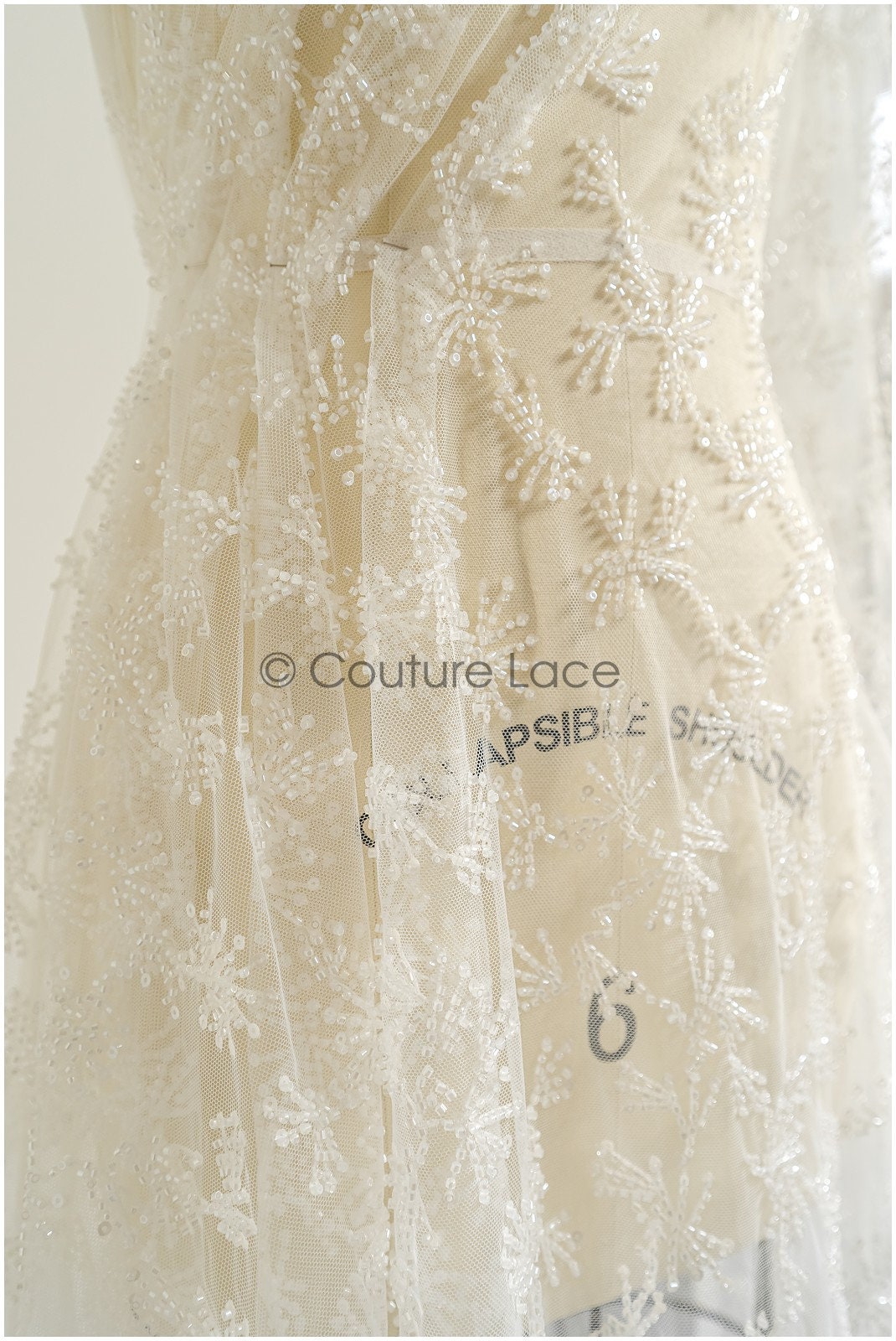 Wunderschöner Perlen Spitzenstoff/ Couture Spitzenstoff mit Perlen & Pailletten/ Brautspitze Off-Whitte// L22-474