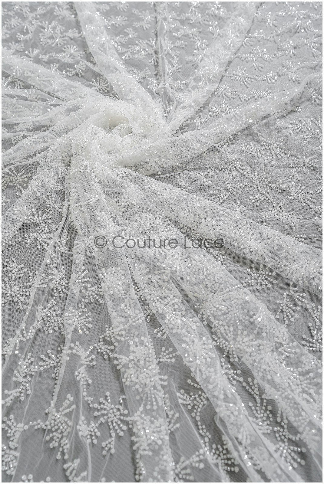Wunderschöner Perlen Spitzenstoff/ Couture Spitzenstoff mit Perlen & Pailletten/ Brautspitze Off-Whitte// L22-474