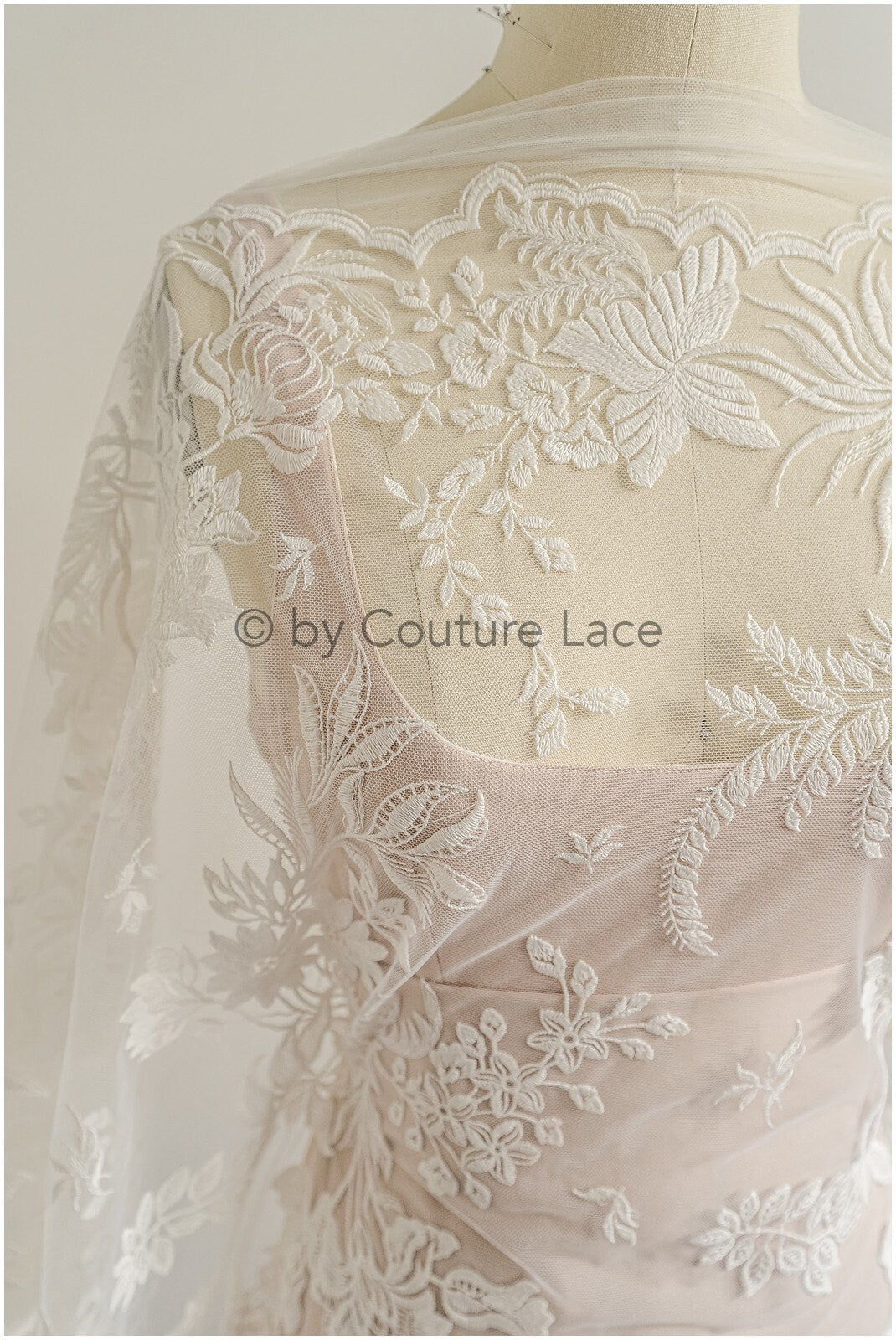 Romantischer Braut Spitzenstoff mit Blumenmuster/ florale Couture Spitze/ bestickte Braut Spitze// L22-498