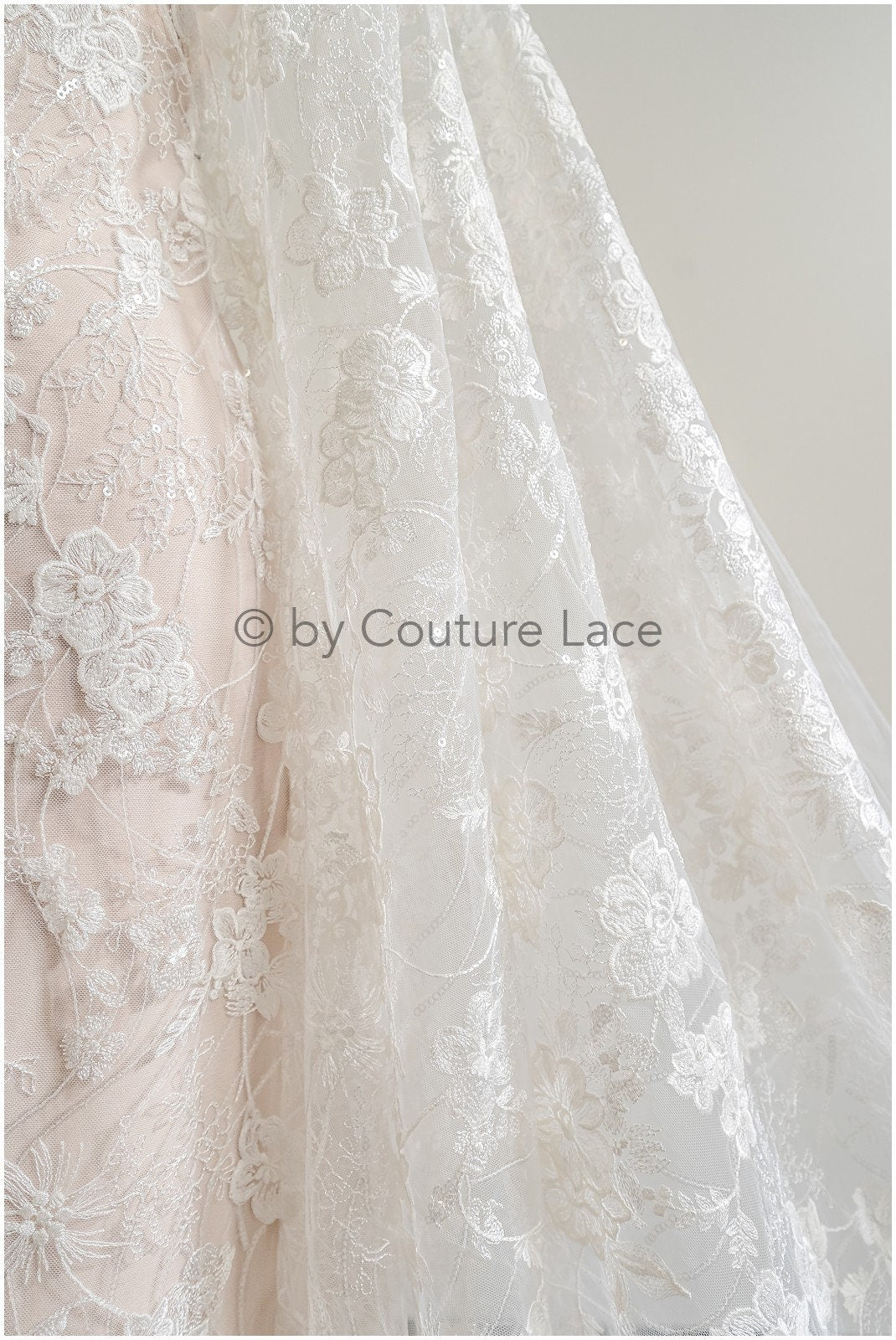 Romantischer Blumen Spitzenstoff/ Blumenspitze Off-White/ Hochzeitskleid Spitze/ Brautblumen Spitzenstoff mit Pailletten// L22-507