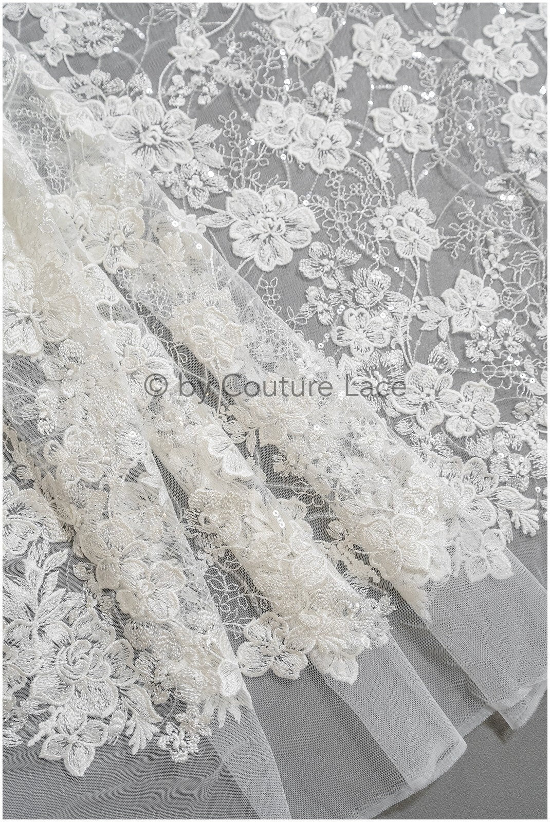 Romantischer Blumen Spitzenstoff/ Blumenspitze Off-White/ Hochzeitskleid Spitze/ Brautblumen Spitzenstoff mit Pailletten// L22-507
