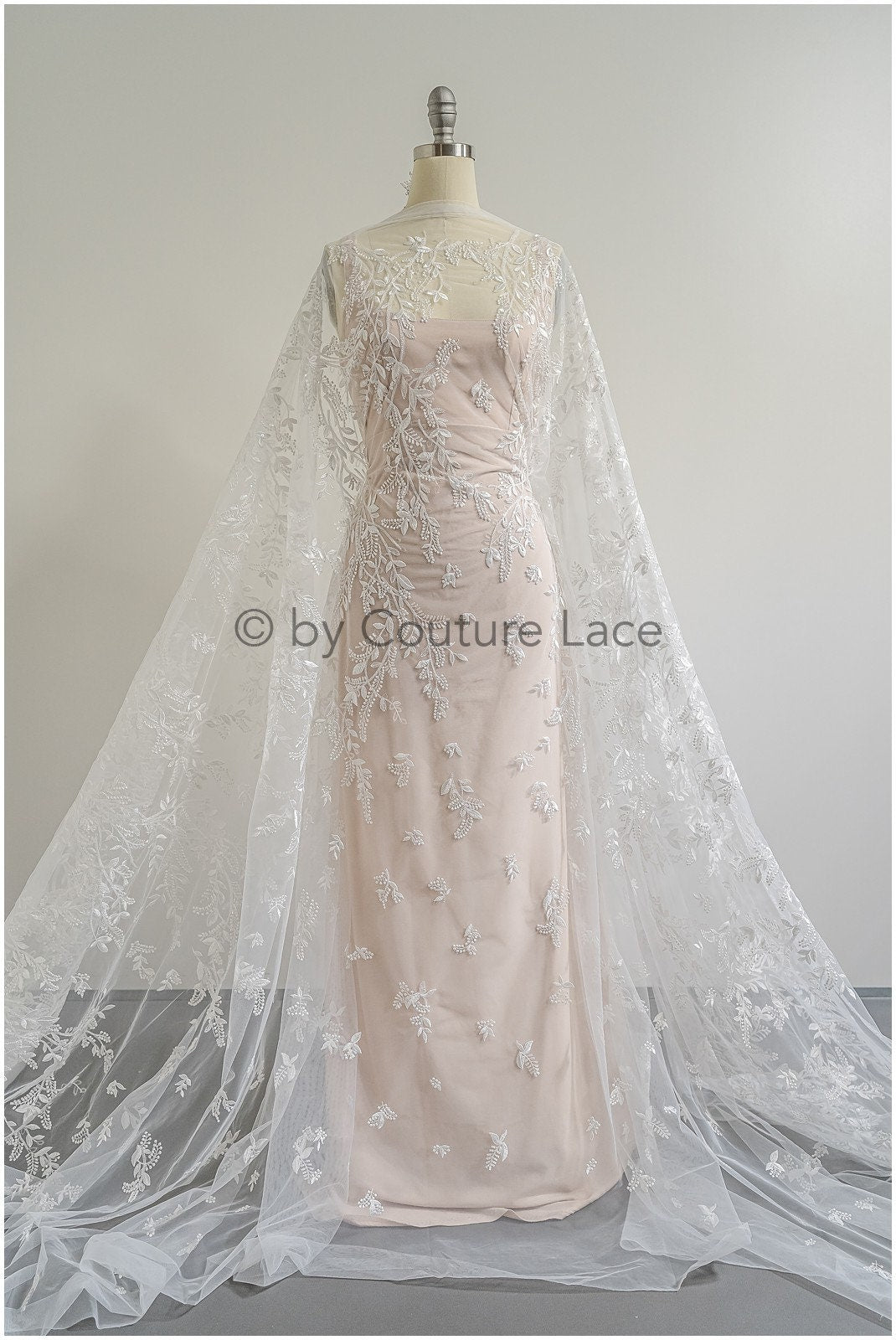 Romantischer Wildblumen Spitzenstoff/ Braut Spitze Off-White/ Hochzeitskleid Spitze mit Pailletten/ Blumenspitze// L22-522
