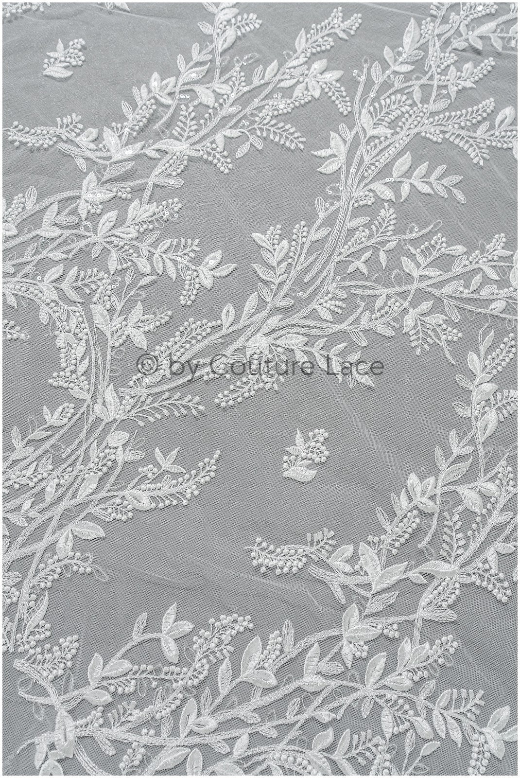 Romantischer Wildblumen Spitzenstoff/ Braut Spitze Off-White/ Hochzeitskleid Spitze mit Pailletten/ Blumenspitze// L22-522