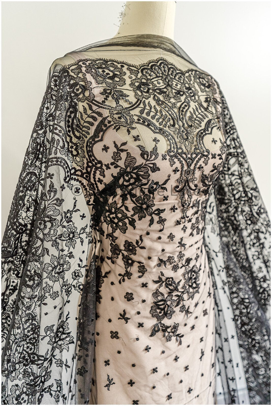 Abendkleid Spitze Stoff/ schwarze Spitze/ florale Abendkleider Spitze/ schwarze Couture Spitze// L22-240BLK