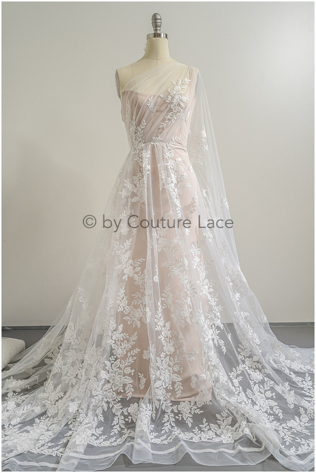 Romantischer Blumen Spitzenstoff/ Blumenspitze Off-White/ Hochzeitskleid Spitze/ Blumen Spitzenstoff mit Pailletten// L22-520