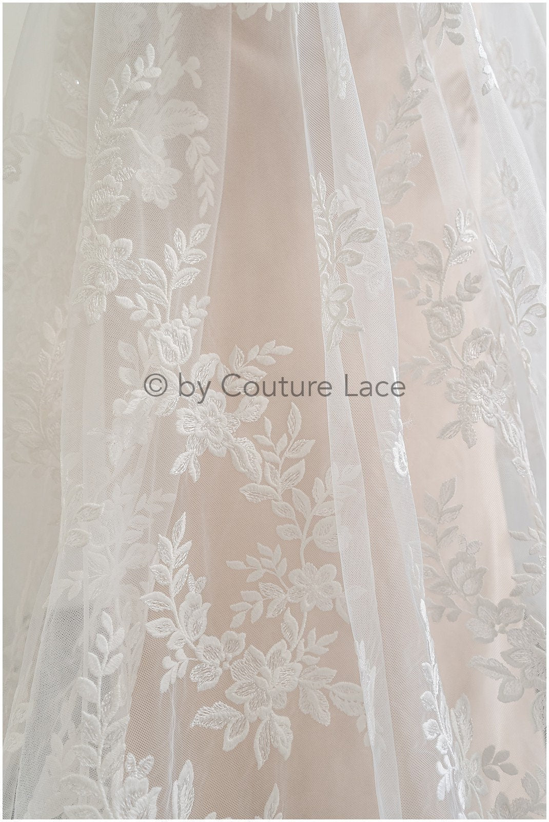 Romantischer Blumen Spitzenstoff/ Blumenspitze Off-White/ Hochzeitskleid Spitze/ Blumen Spitzenstoff mit Pailletten// L22-520