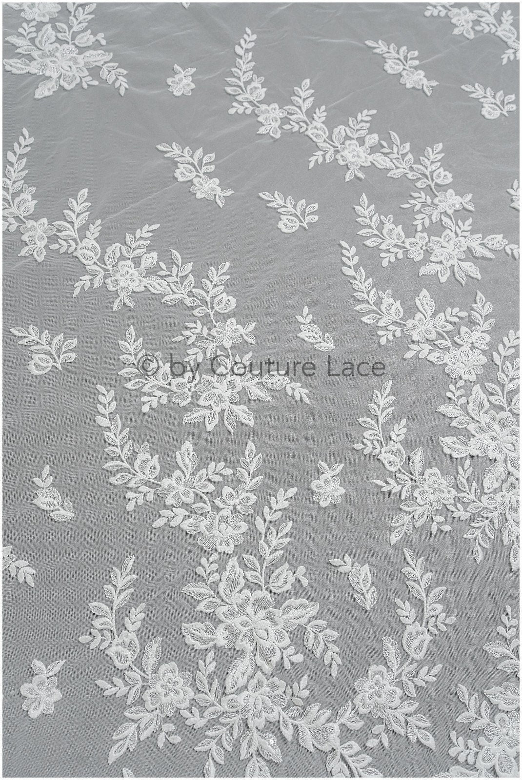Romantischer Blumen Spitzenstoff/ Blumenspitze Off-White/ Hochzeitskleid Spitze/ Blumen Spitzenstoff mit Pailletten// L22-520