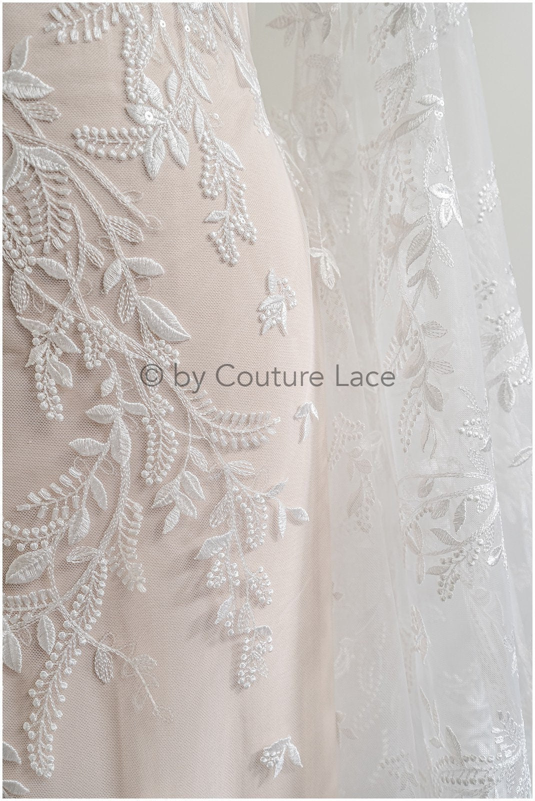 Romantischer Wildblumen Spitzenstoff/ Braut Spitze Off-White/ Hochzeitskleid Spitze mit Pailletten/ Blumenspitze// L22-522