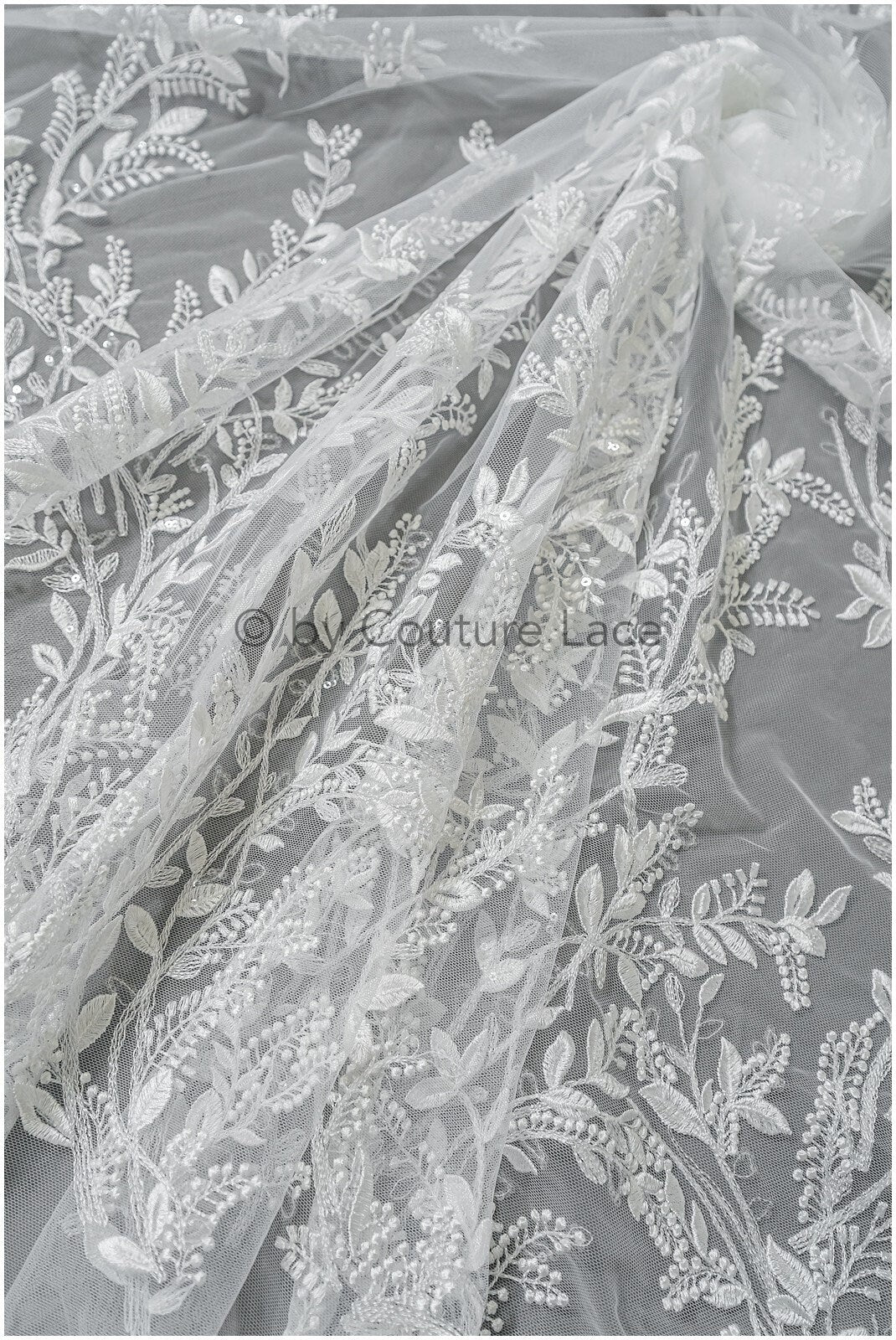 Romantischer Wildblumen Spitzenstoff/ Braut Spitze Off-White/ Hochzeitskleid Spitze mit Pailletten/ Blumenspitze// L22-522