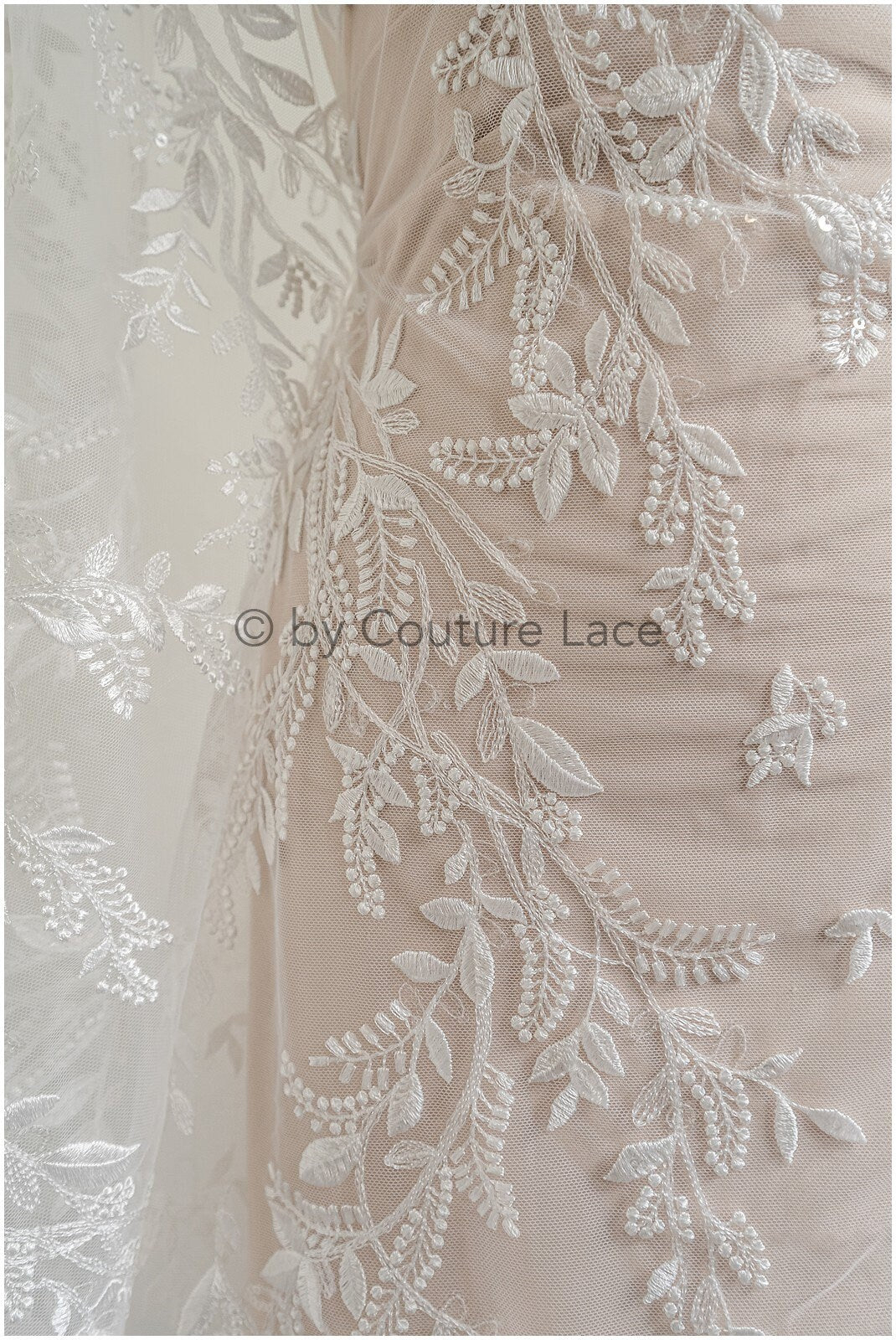 Romantischer Wildblumen Spitzenstoff/ Braut Spitze Off-White/ Hochzeitskleid Spitze mit Pailletten/ Blumenspitze// L22-522