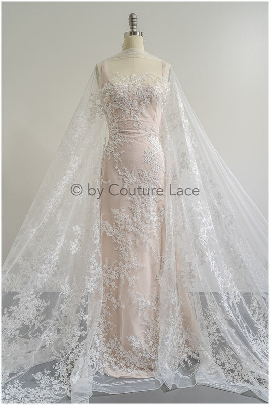 Encaje romántico con flores / Encaje de flores silvestres color marfil / Tejido para novias con motivo floral romántico // L22-009