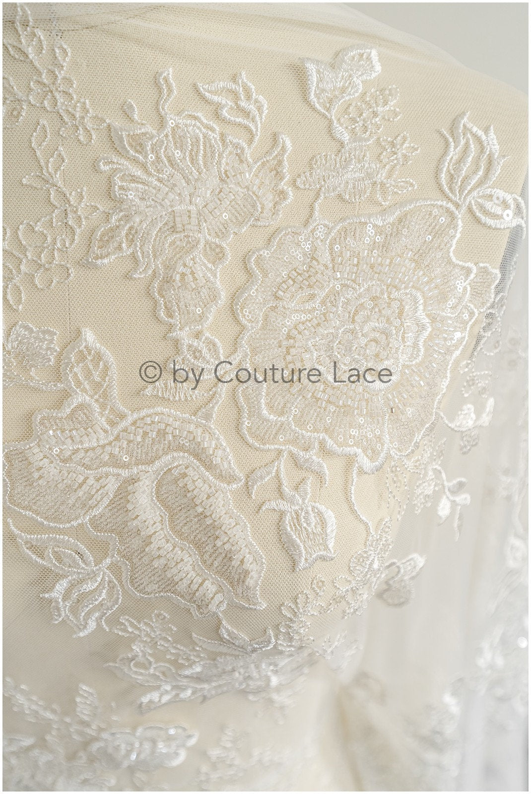 Wunderschöner perlenbesetzter Blumen Spitzenstoff/ Braut Couture Spitzenstoff mit Perlen & Pailletten/ Braut Spitze Off-White// L23-031BD